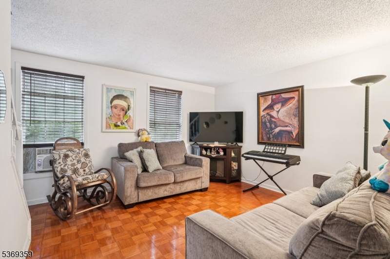123 E 24Th St 4