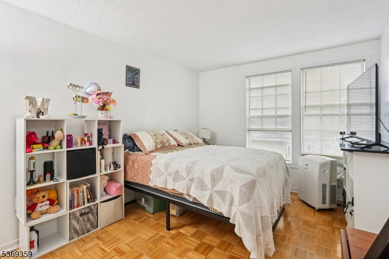 123 E 24Th St 4