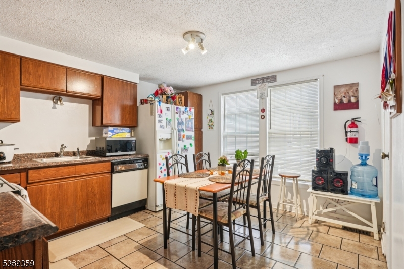 123 E 24Th St 4