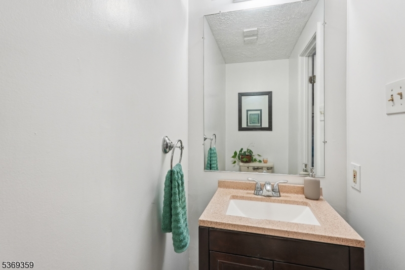 123 E 24Th St 4