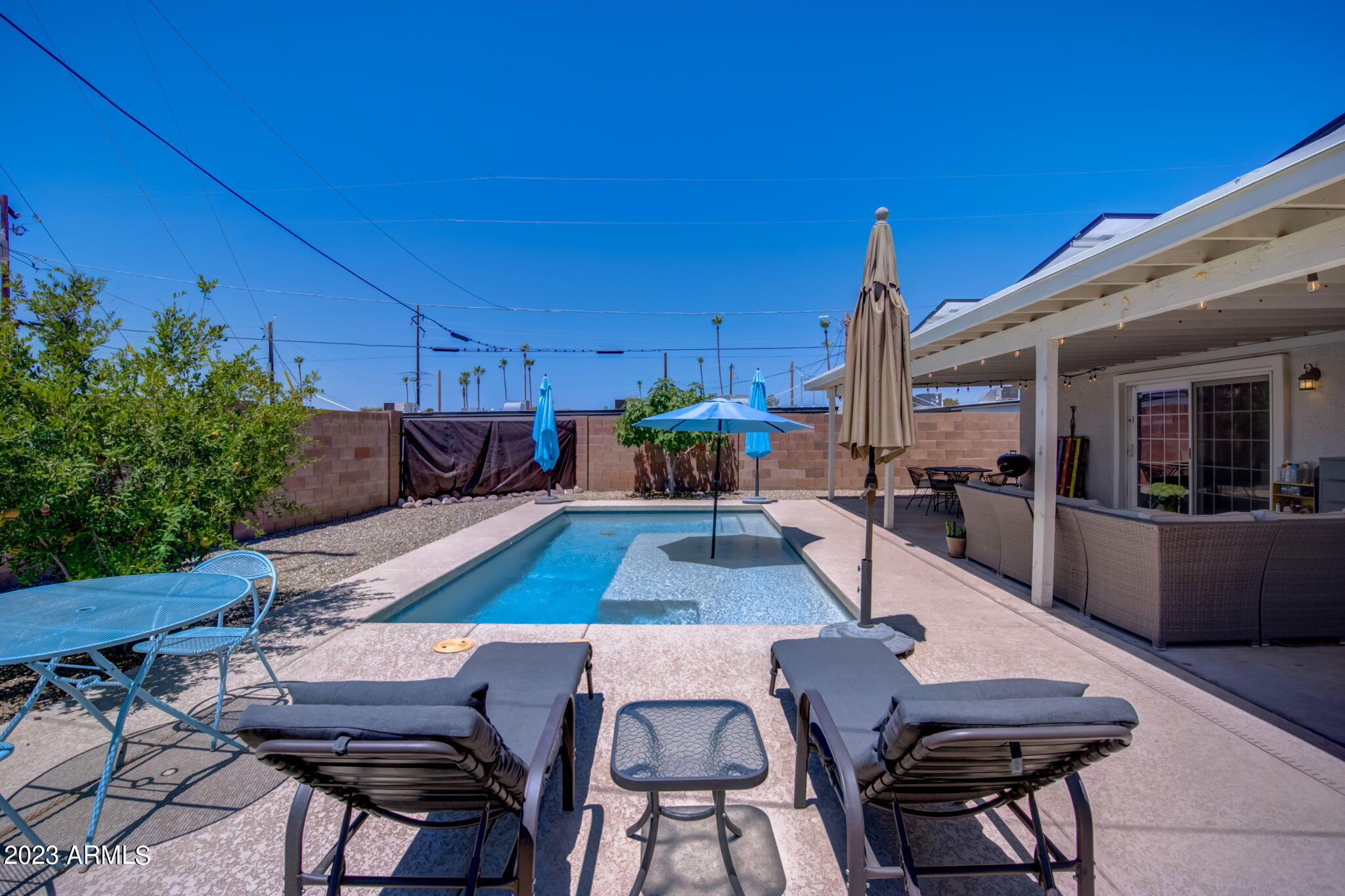 1215 E KALER Drive