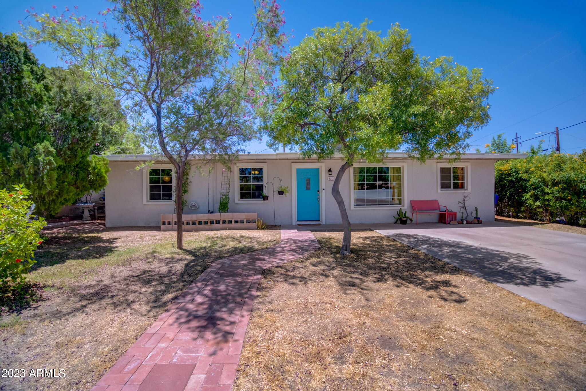 1215 E KALER Drive