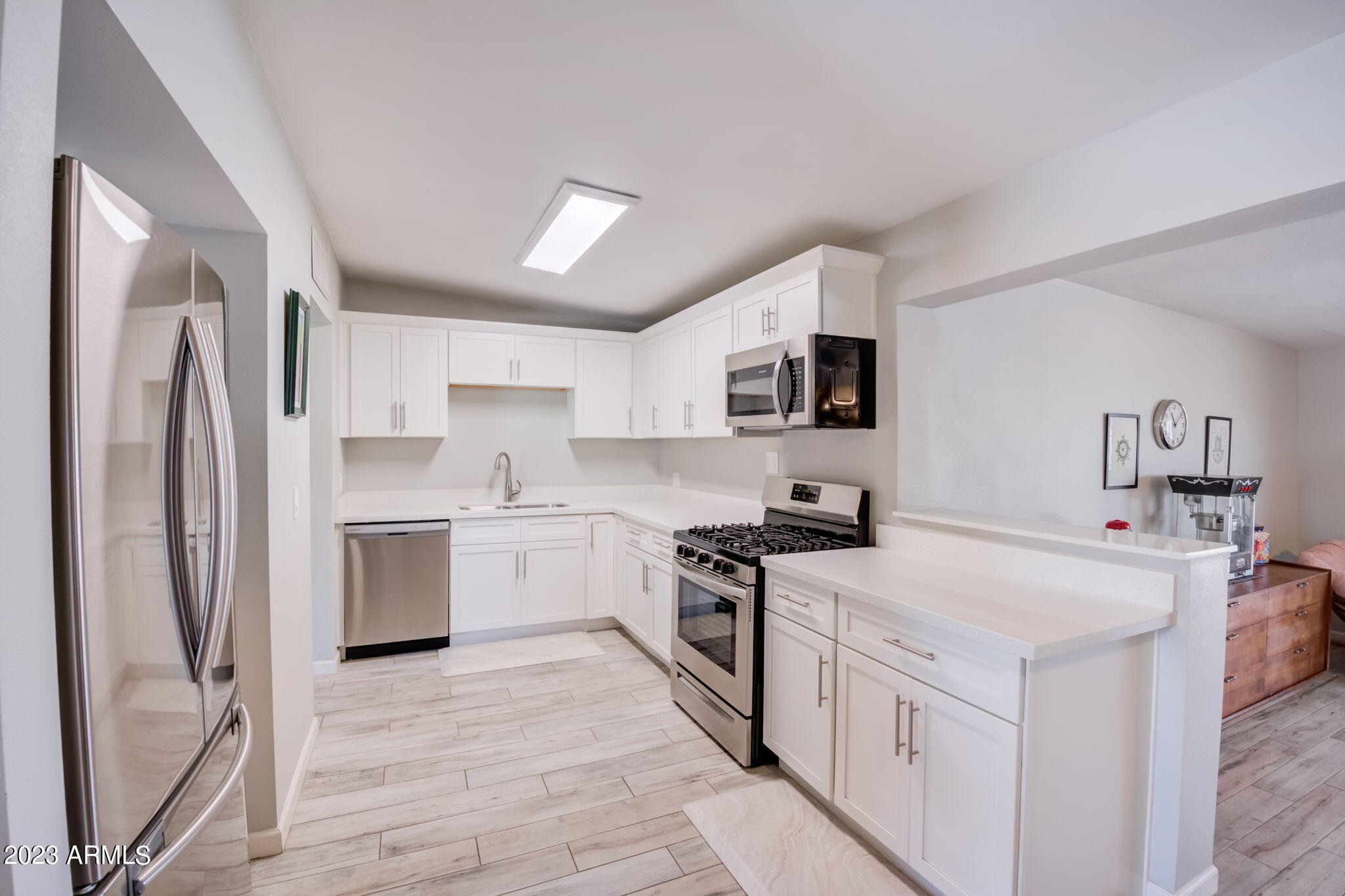 1215 E KALER Drive