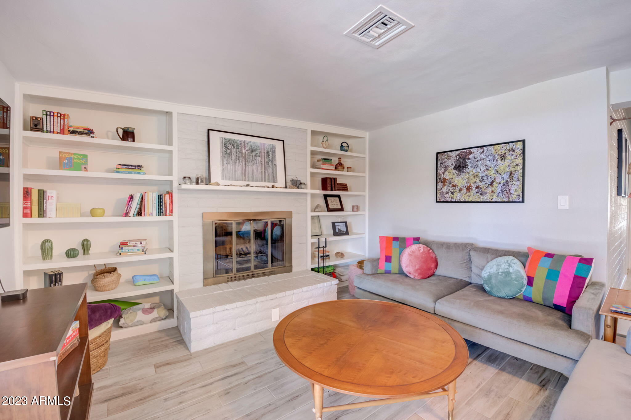 1215 E KALER Drive