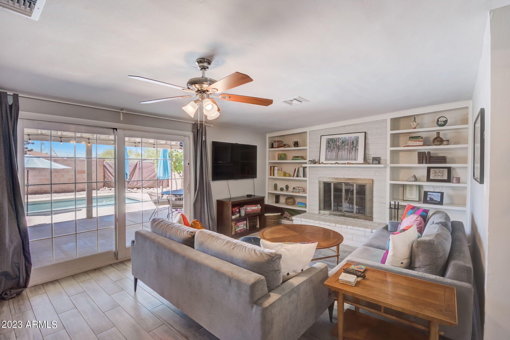 1215 E KALER Drive