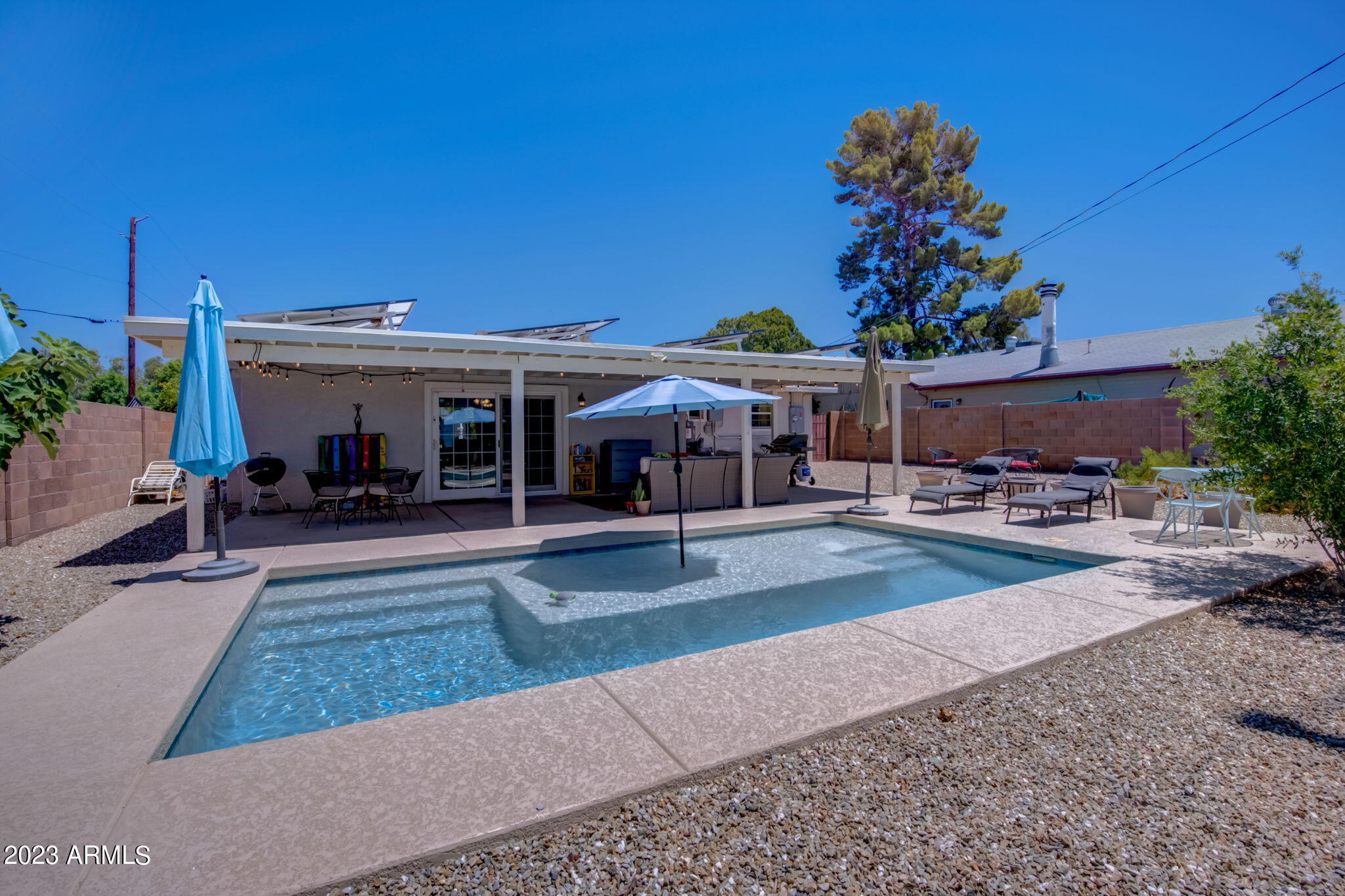 1215 E KALER Drive