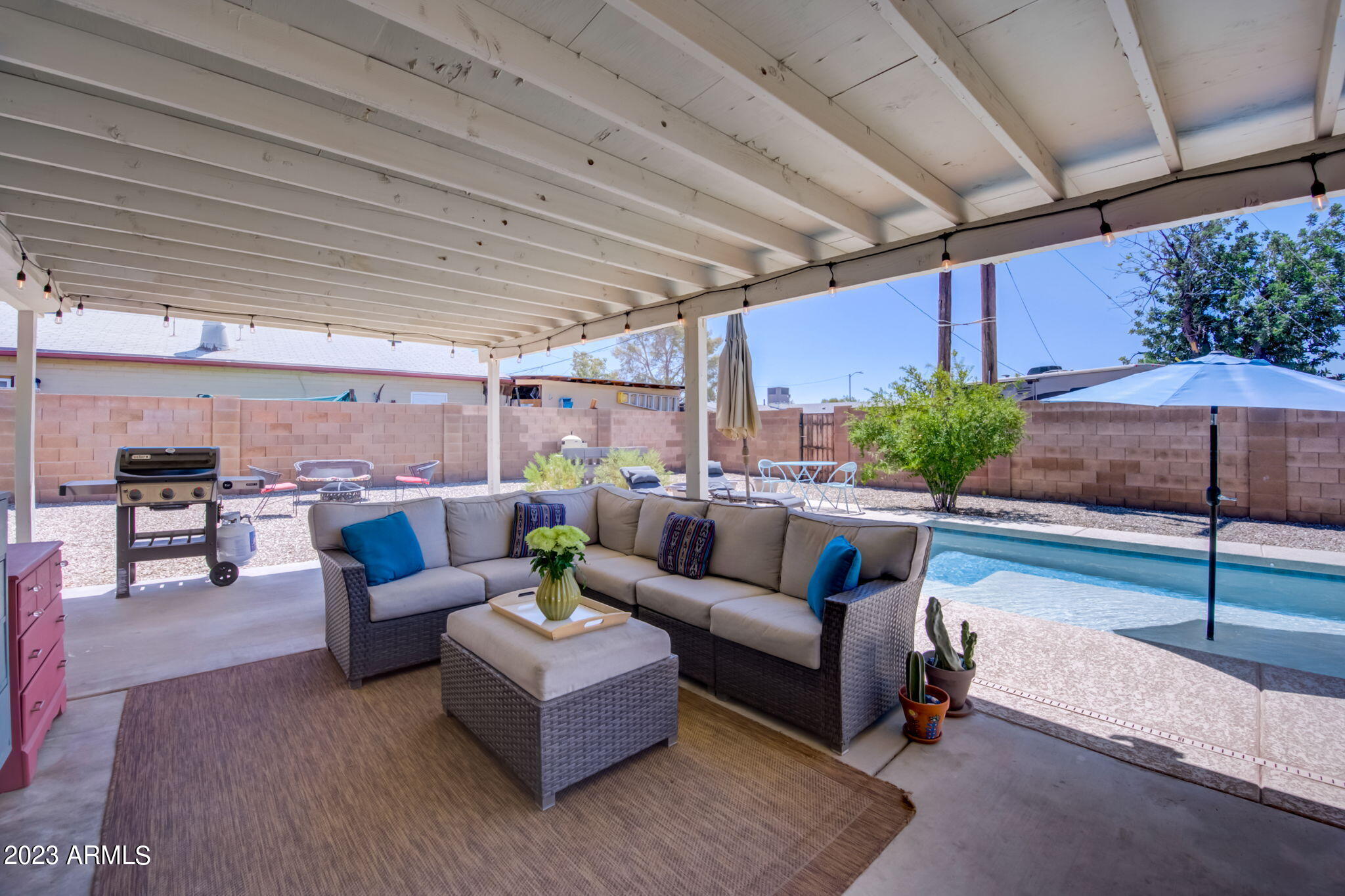 1215 E KALER Drive