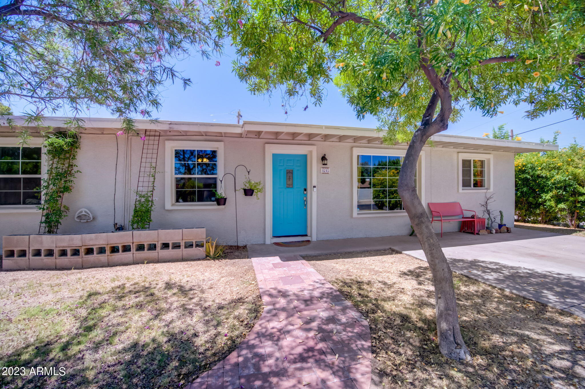 1215 E KALER Drive