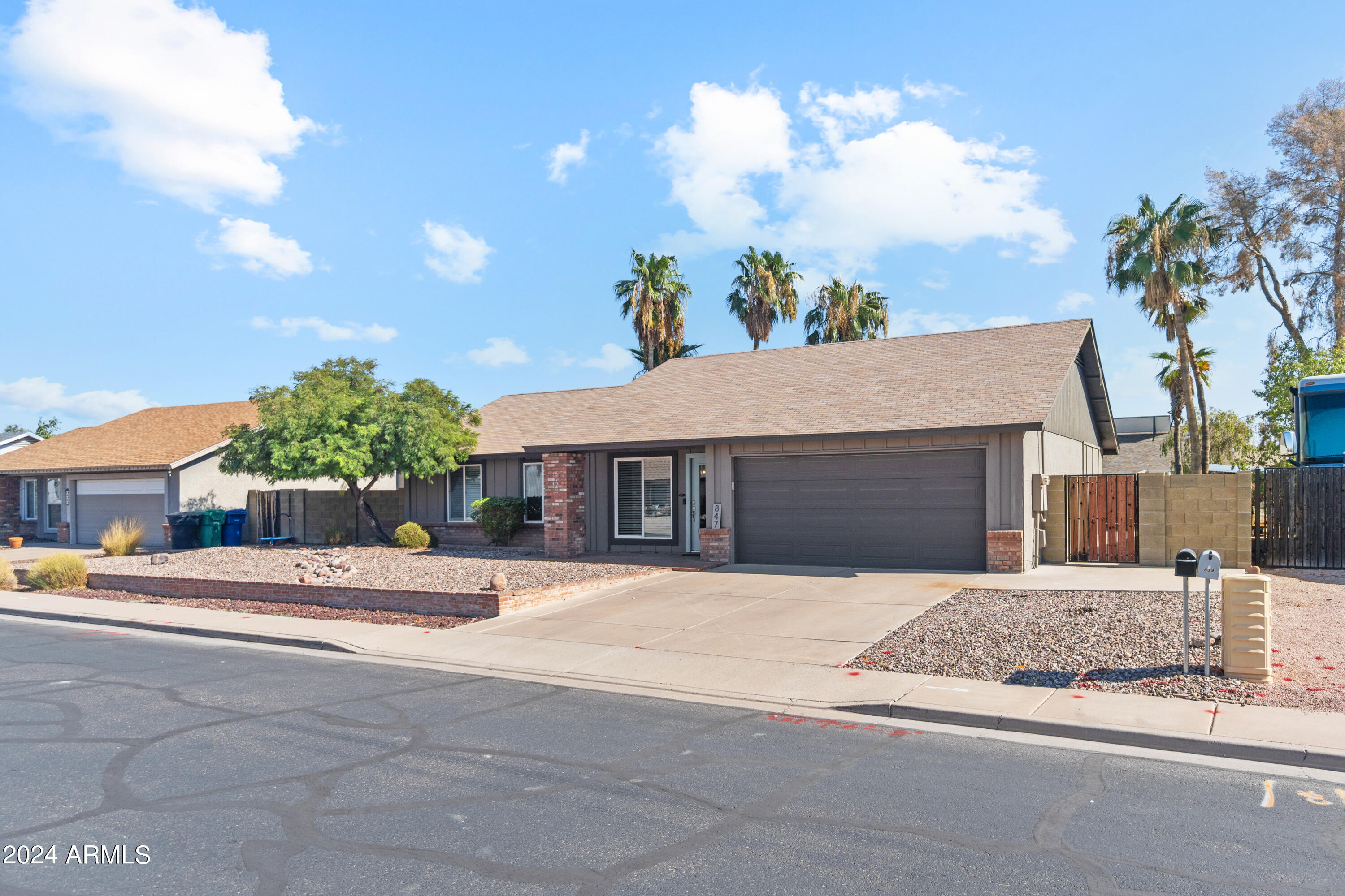 847 E HACKAMORE Street