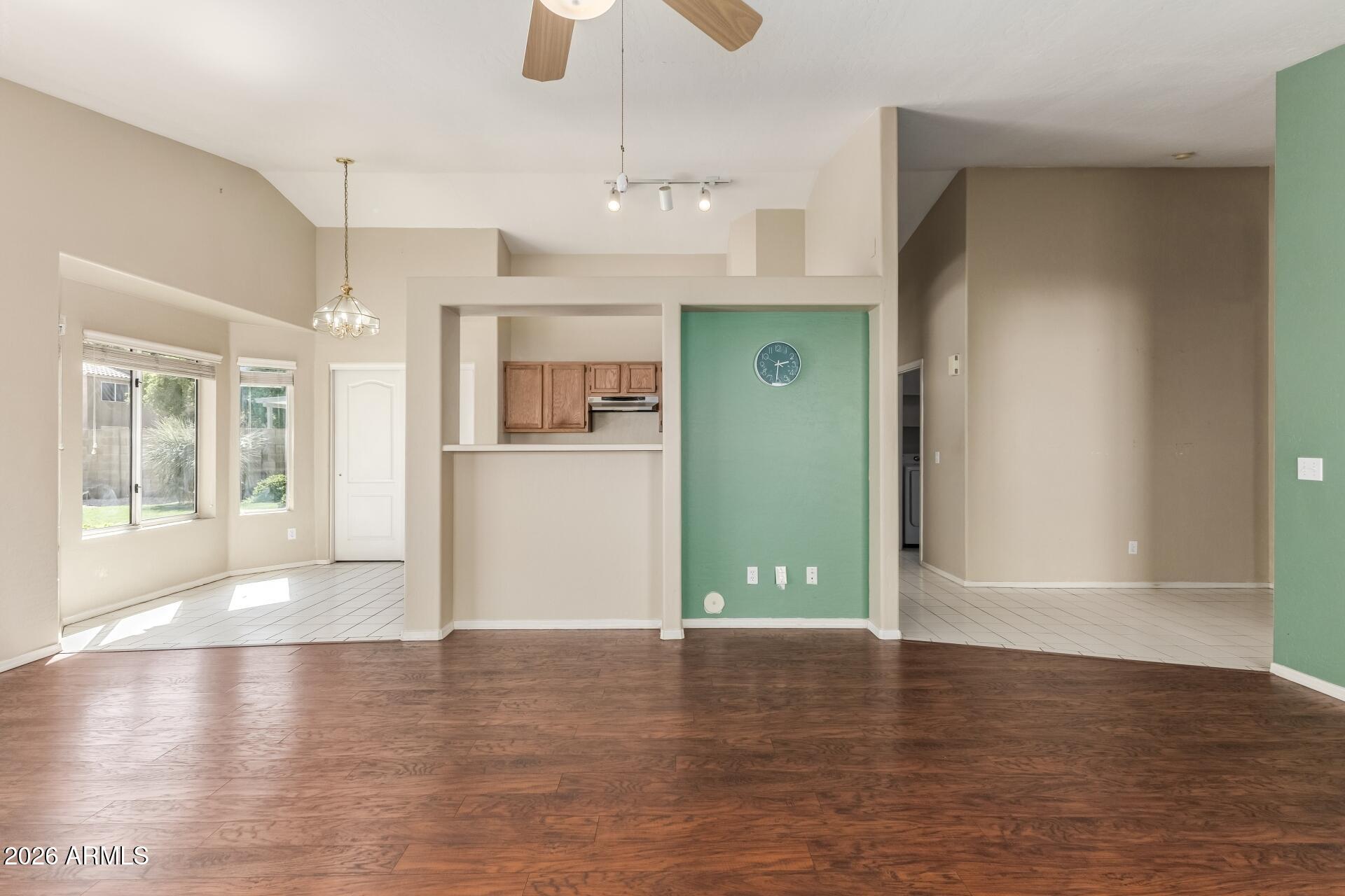 635 W ENSUENO Court