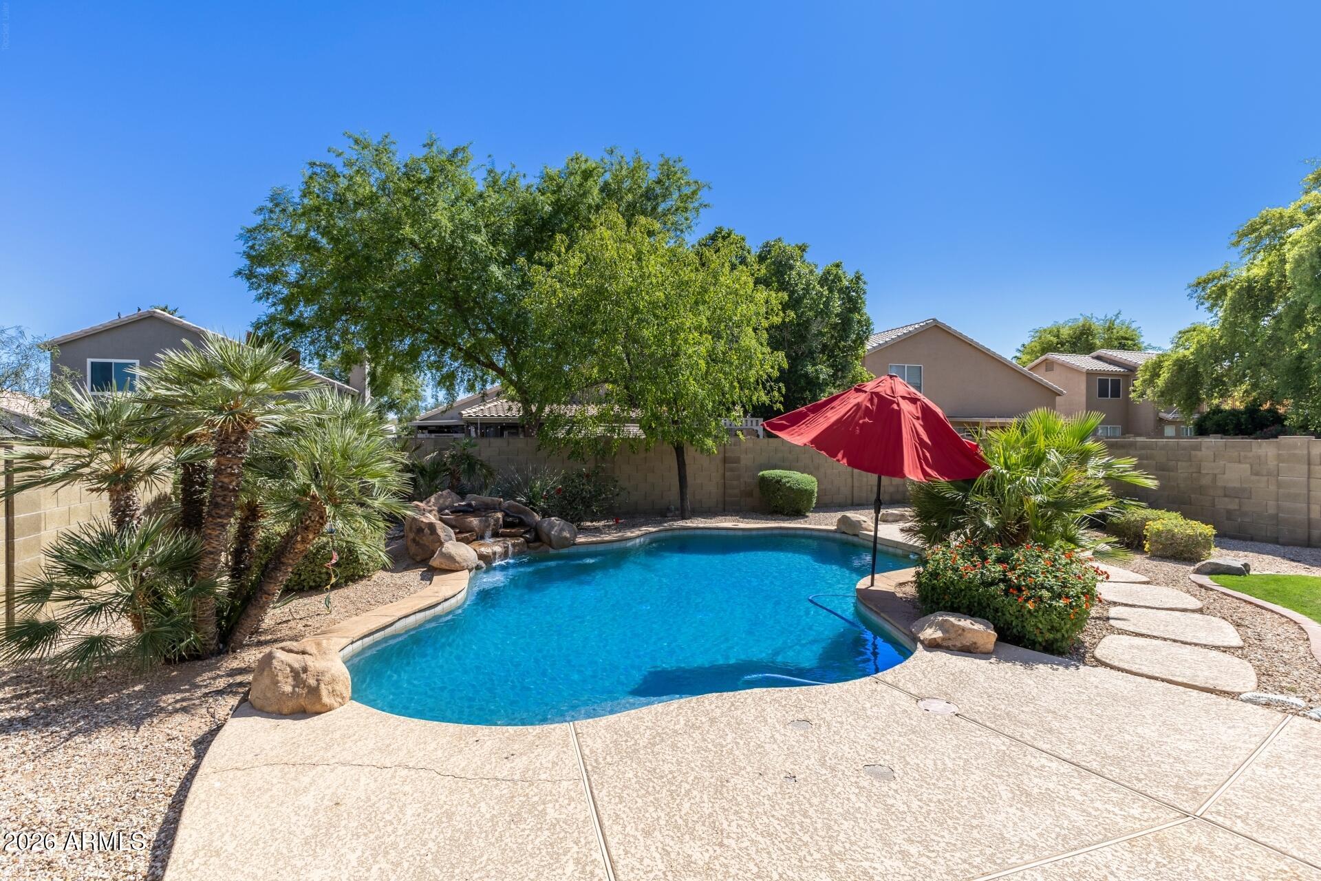 635 W ENSUENO Court