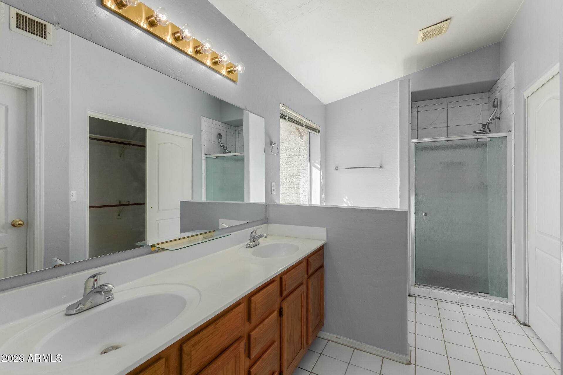635 W ENSUENO Court