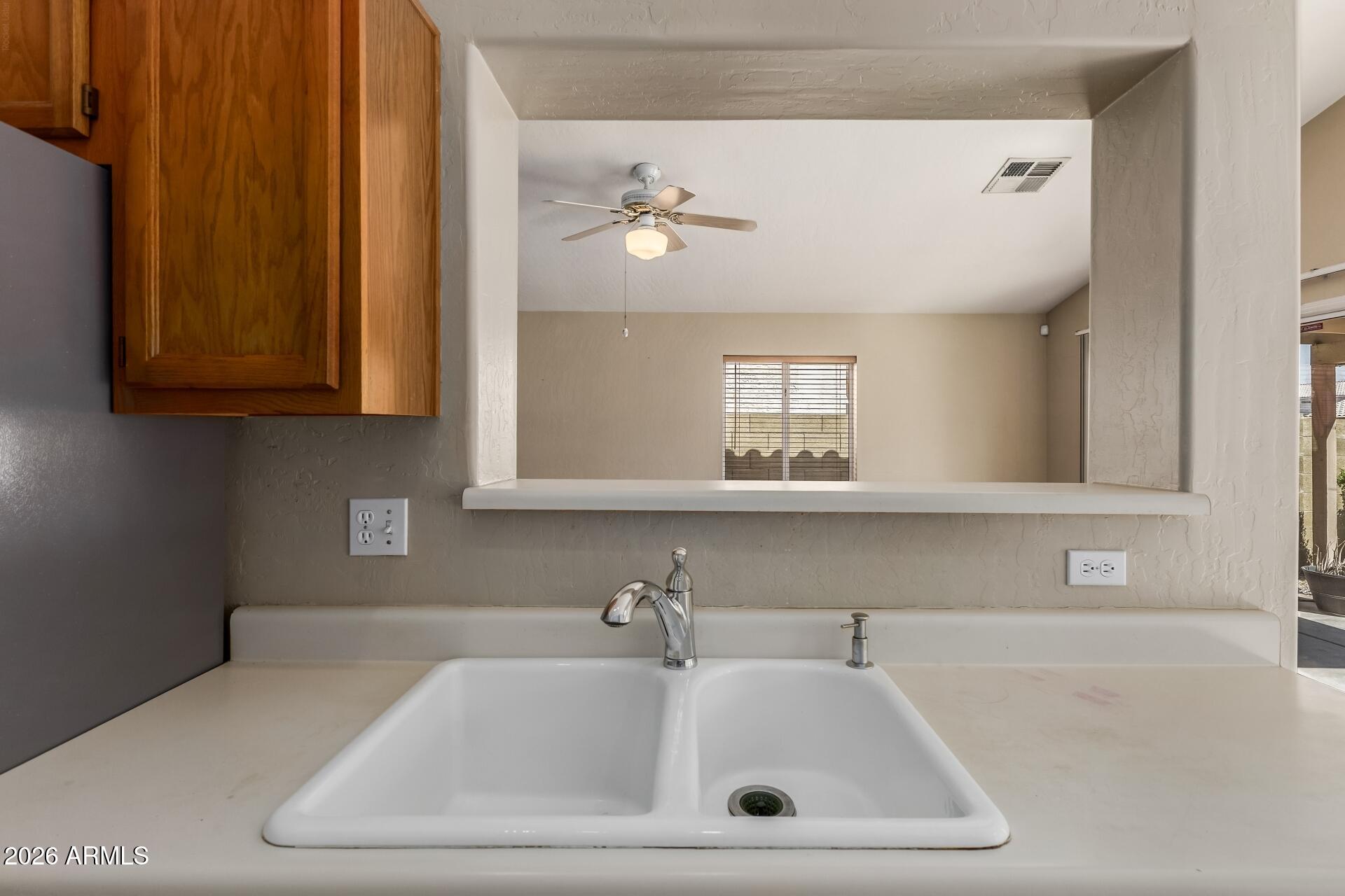635 W ENSUENO Court