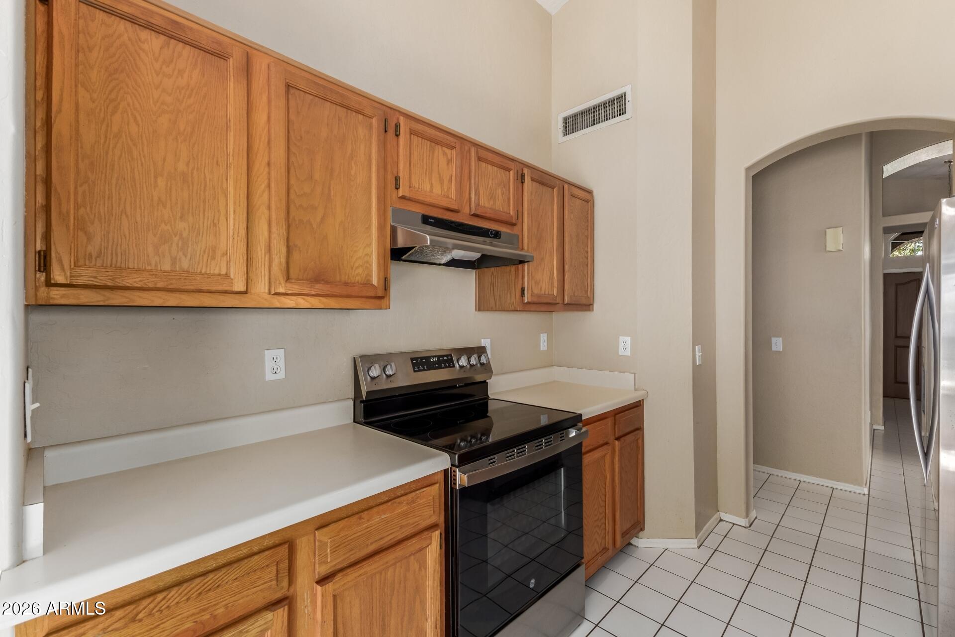 635 W ENSUENO Court