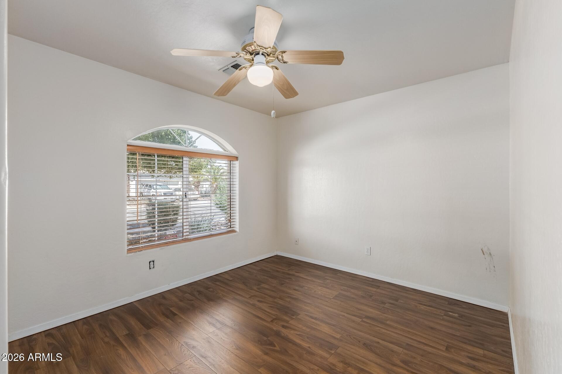 635 W ENSUENO Court