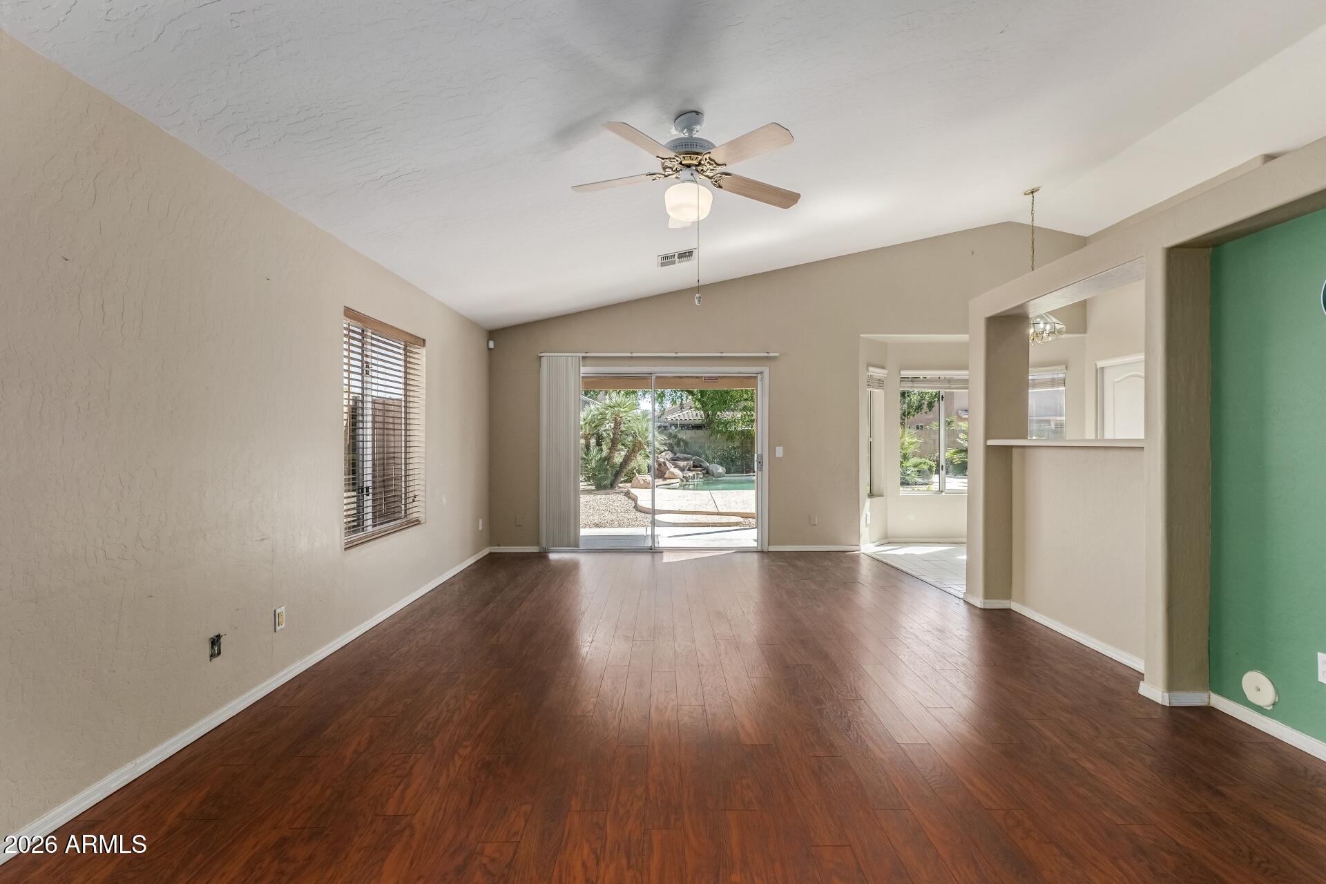 635 W ENSUENO Court