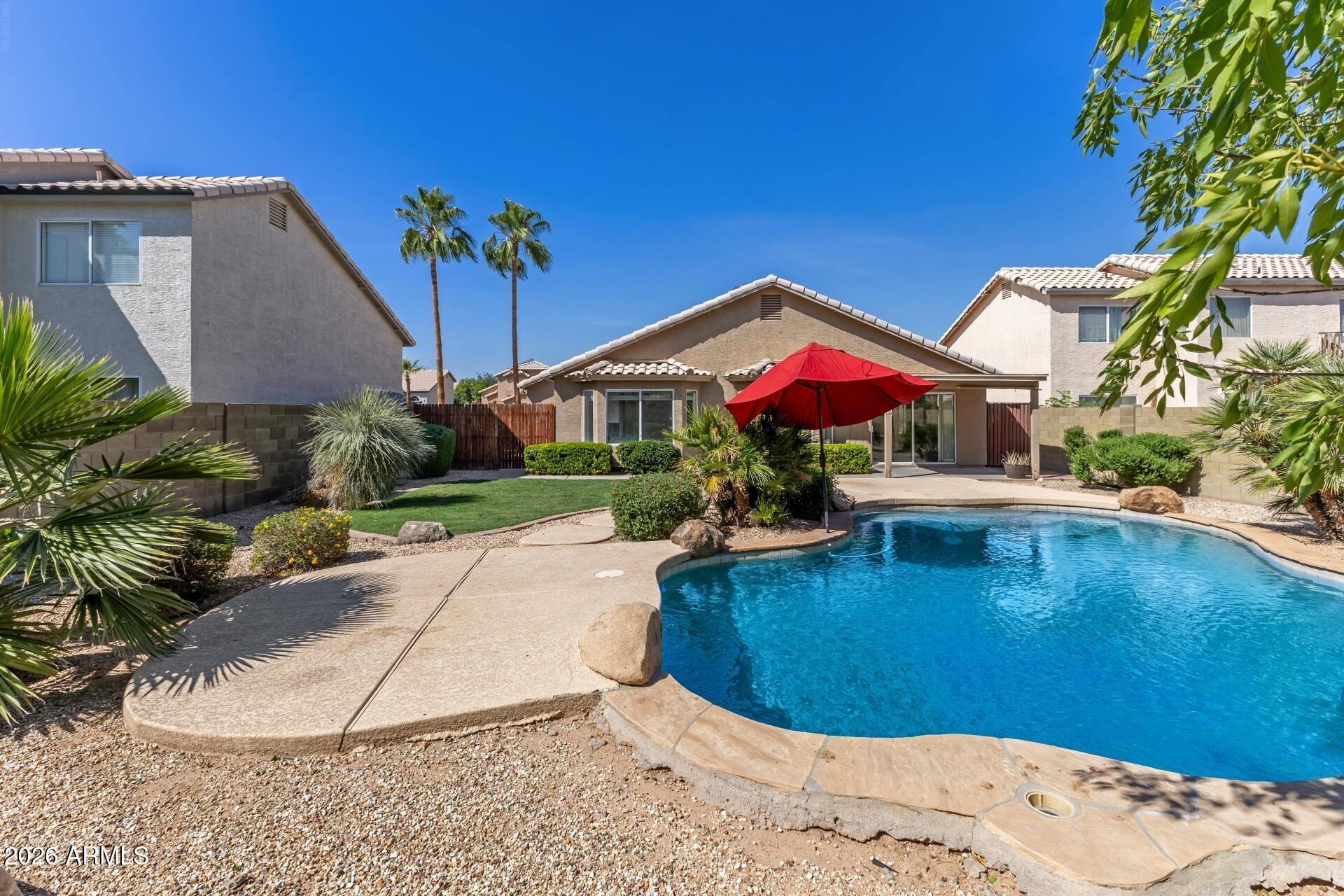 635 W ENSUENO Court