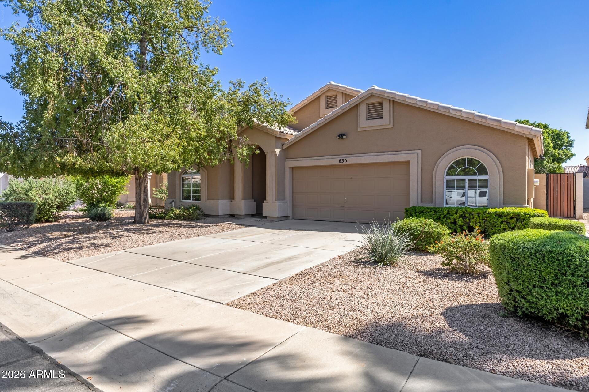 635 W ENSUENO Court