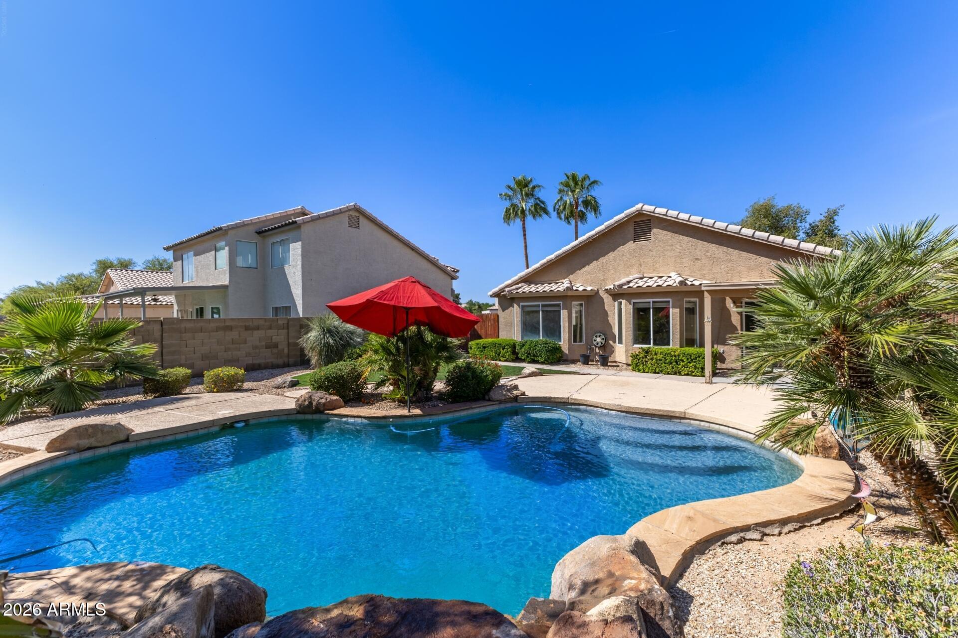 635 W ENSUENO Court