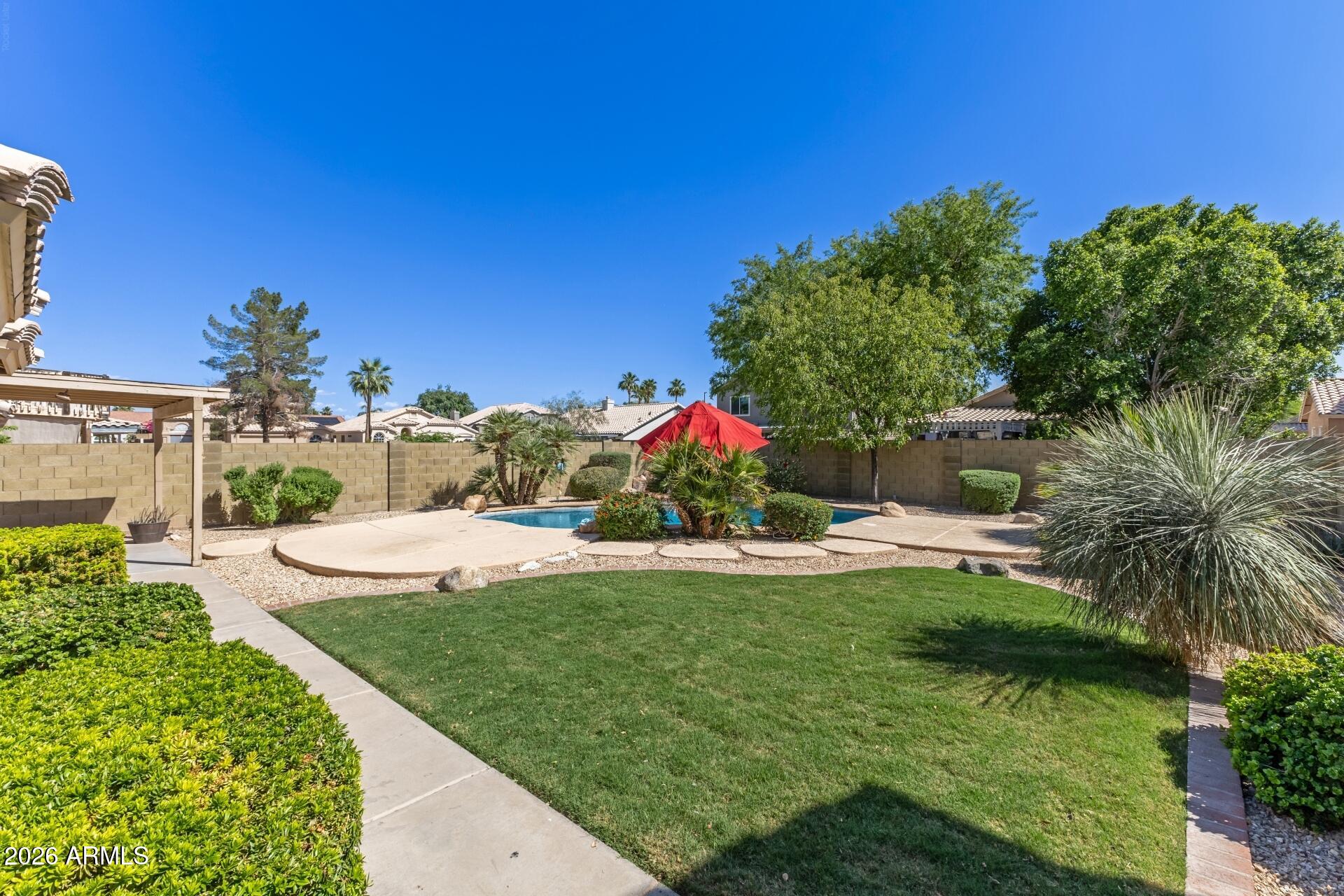 635 W ENSUENO Court