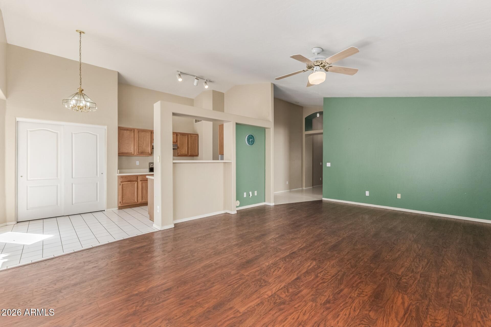 635 W ENSUENO Court