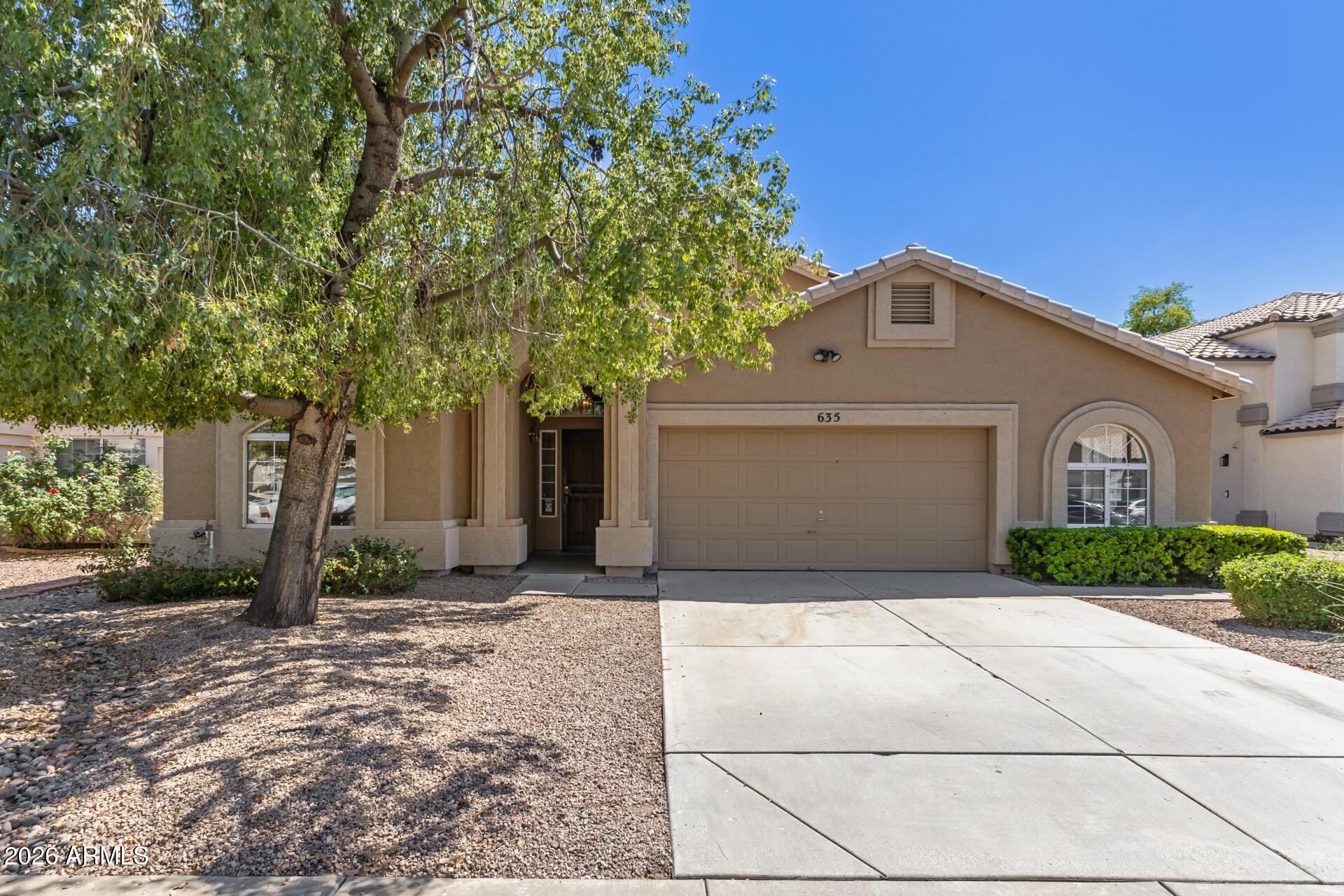 635 W ENSUENO Court