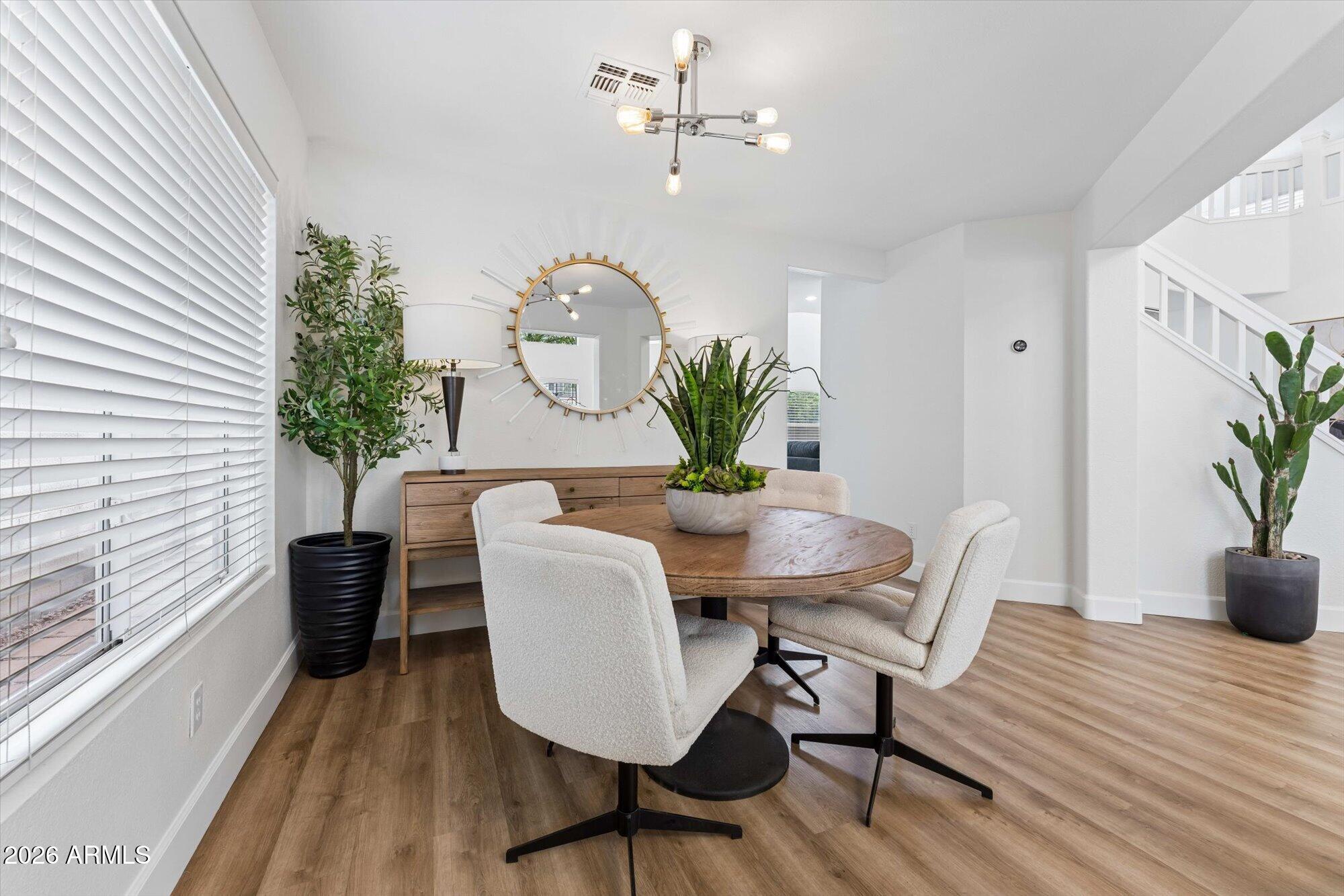 1039 W JUANITA Avenue