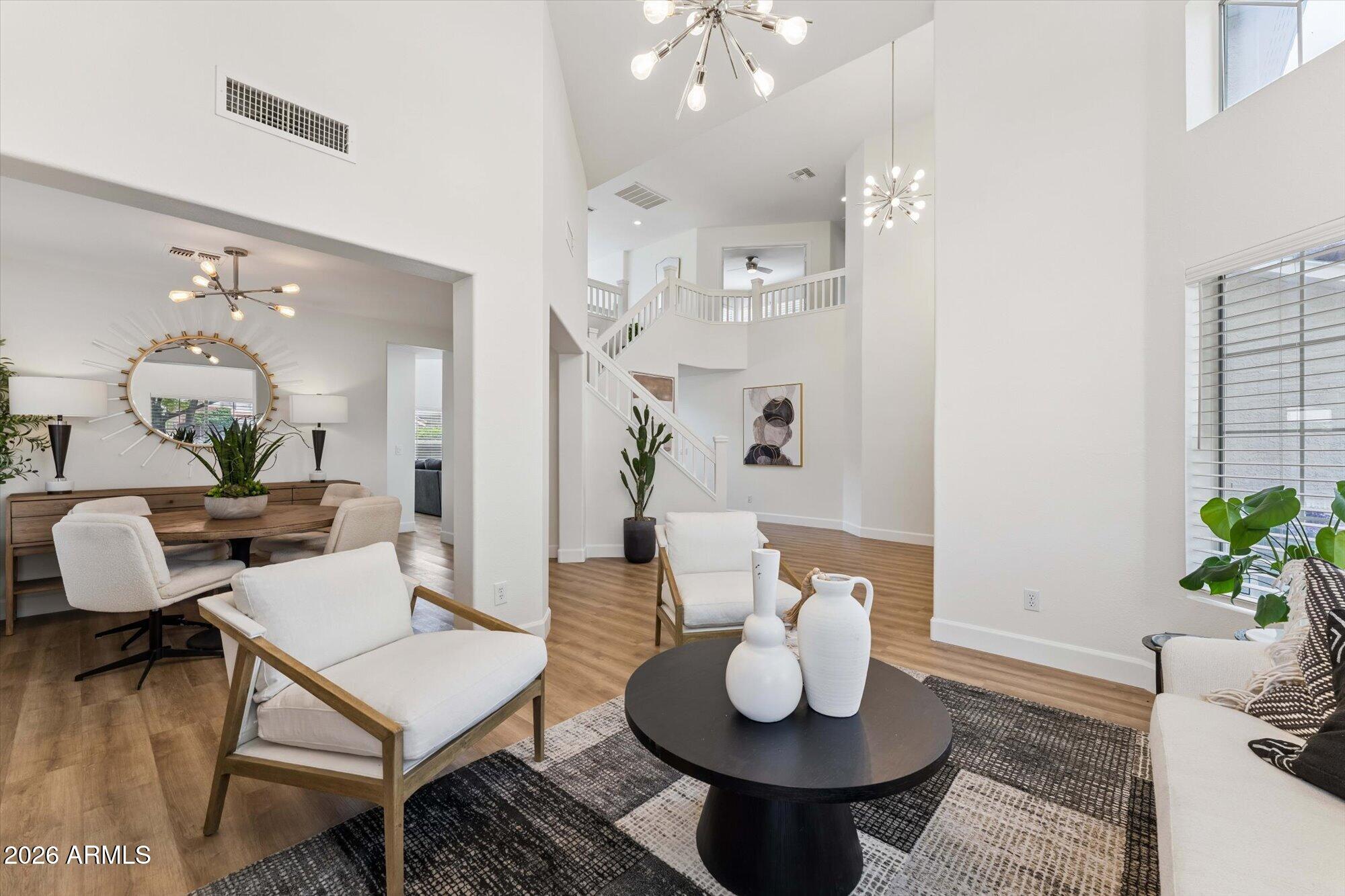 1039 W JUANITA Avenue