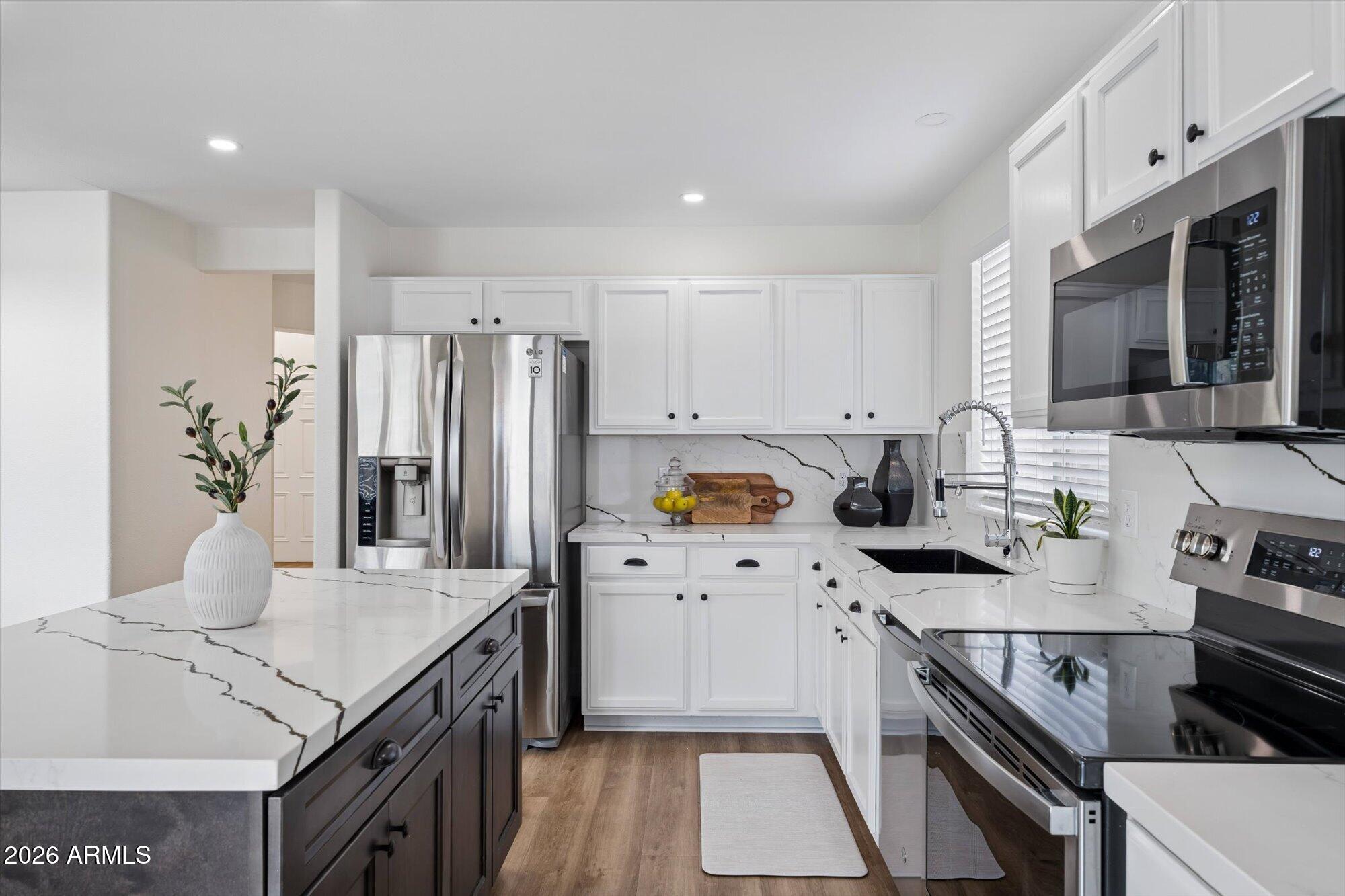 1039 W JUANITA Avenue