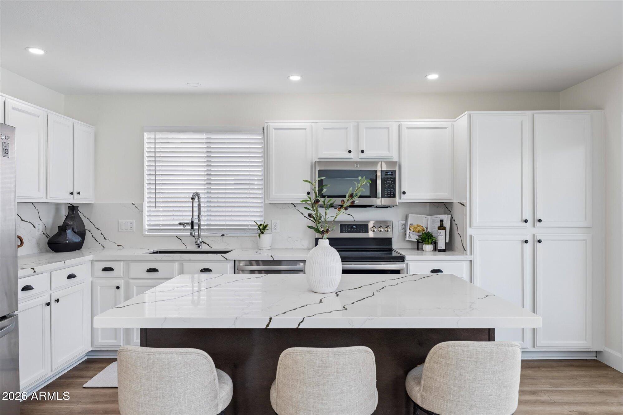 1039 W JUANITA Avenue