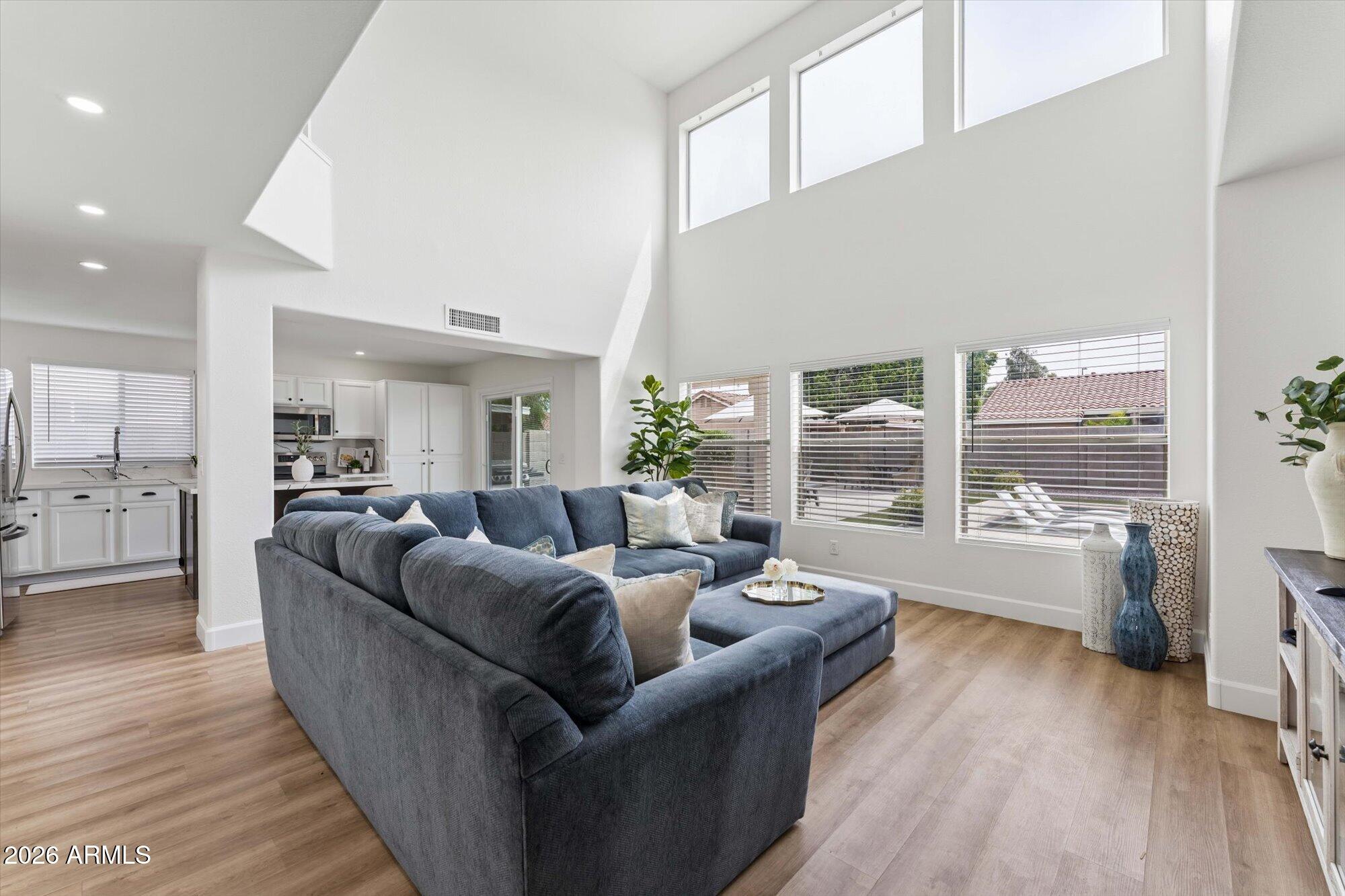 1039 W JUANITA Avenue