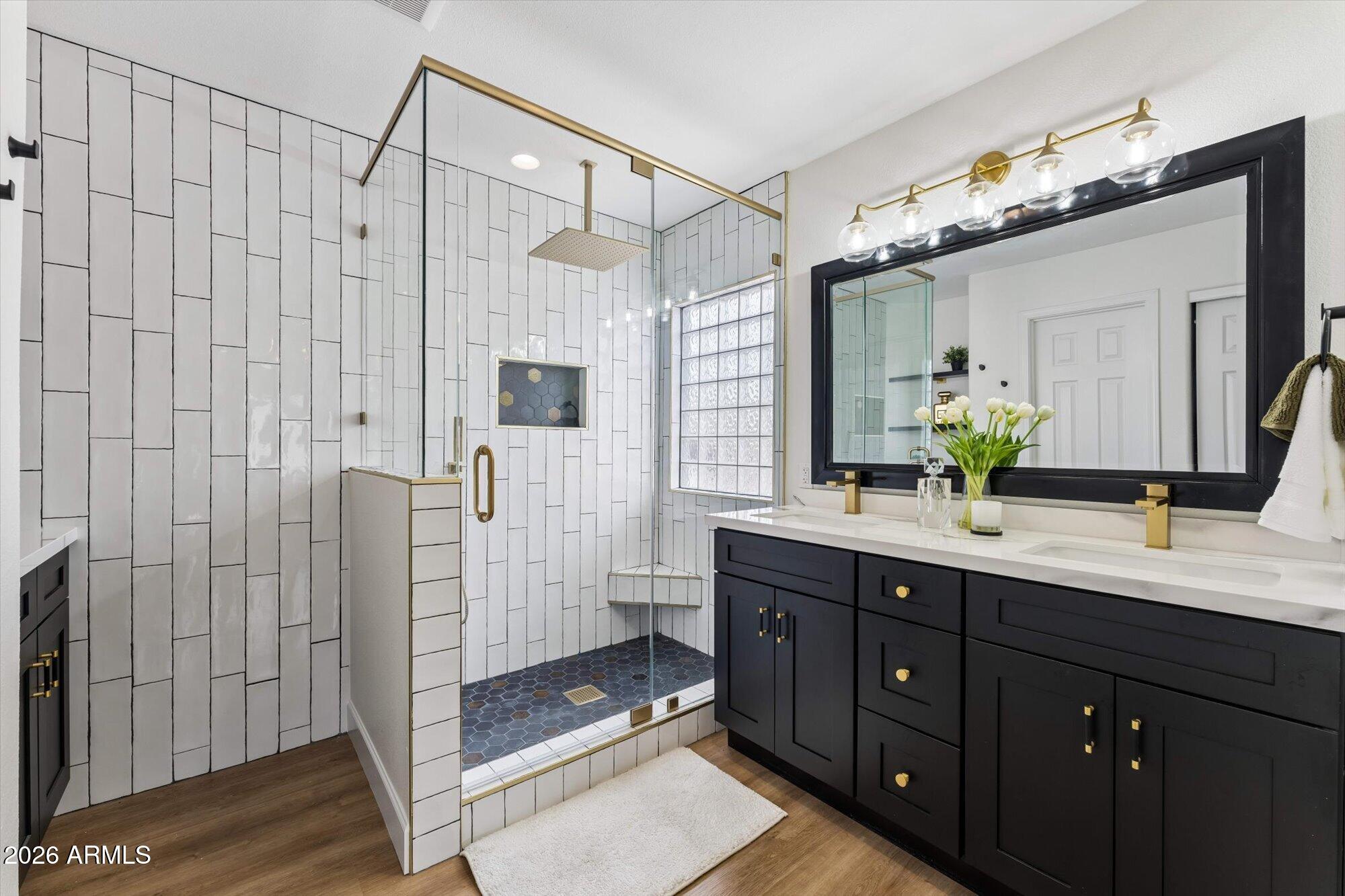 1039 W JUANITA Avenue