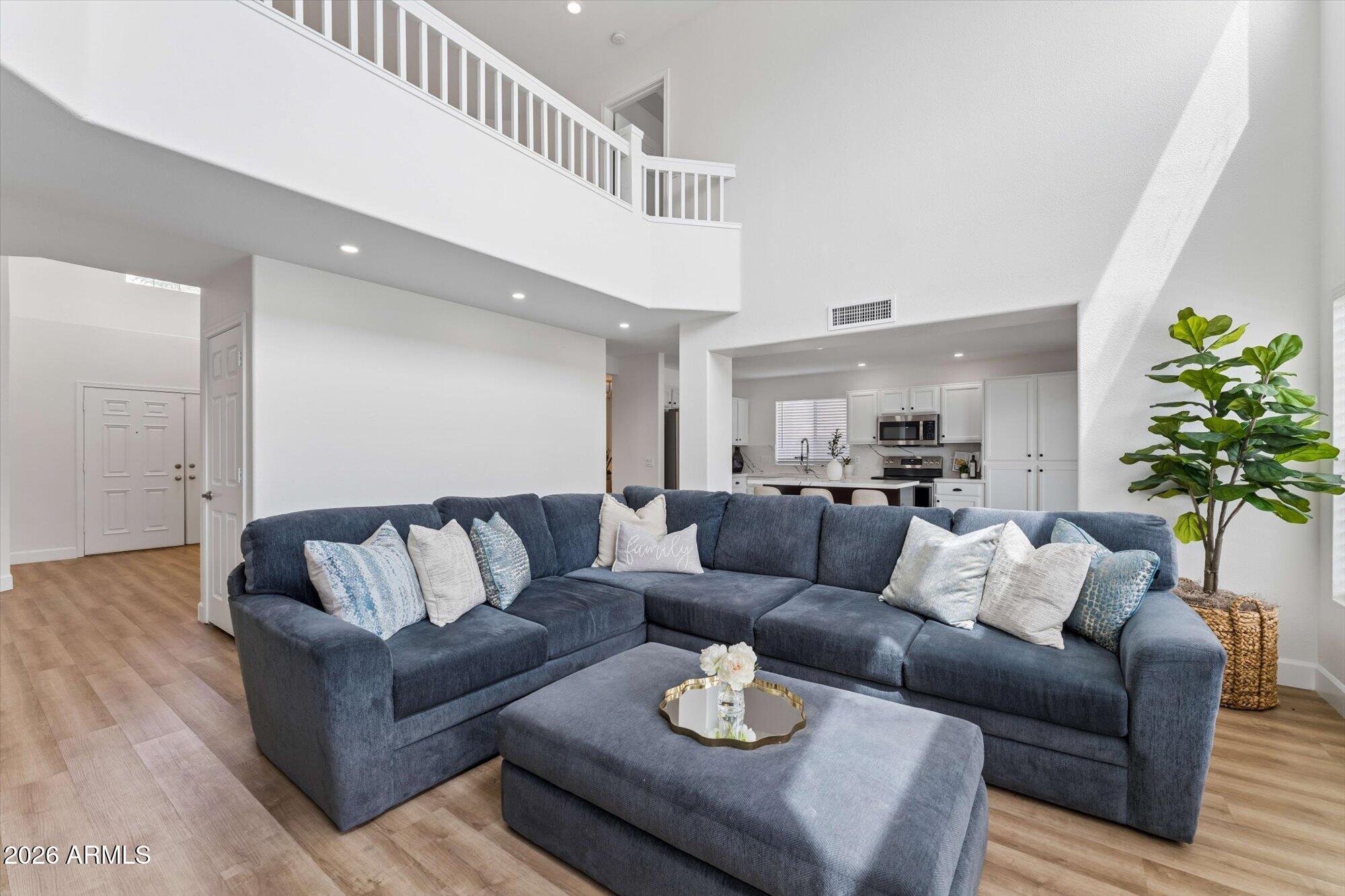 1039 W JUANITA Avenue