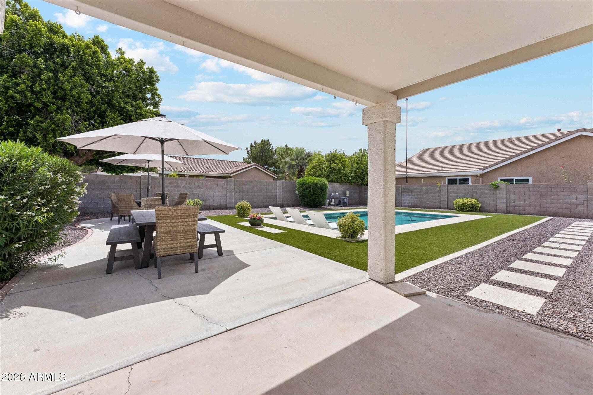 1039 W JUANITA Avenue