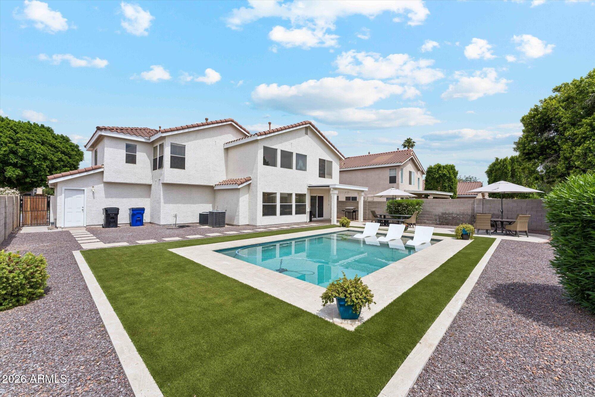 1039 W JUANITA Avenue