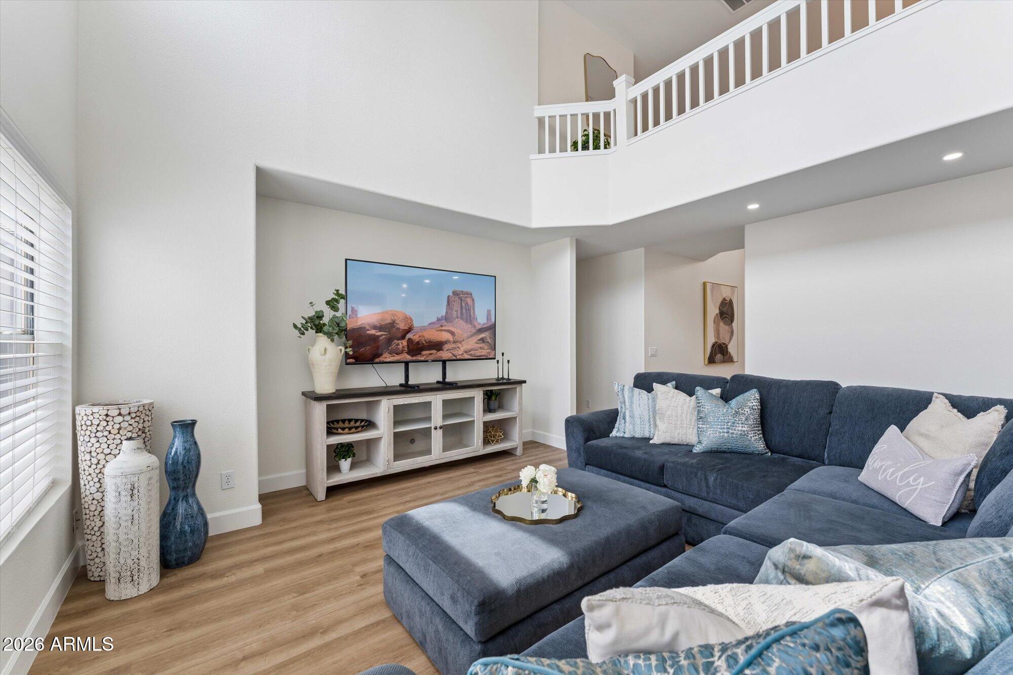 1039 W JUANITA Avenue