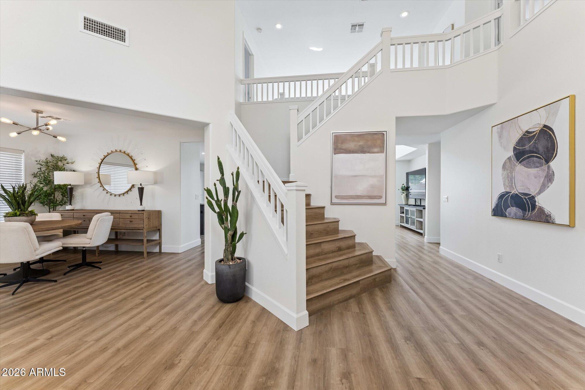 1039 W JUANITA Avenue