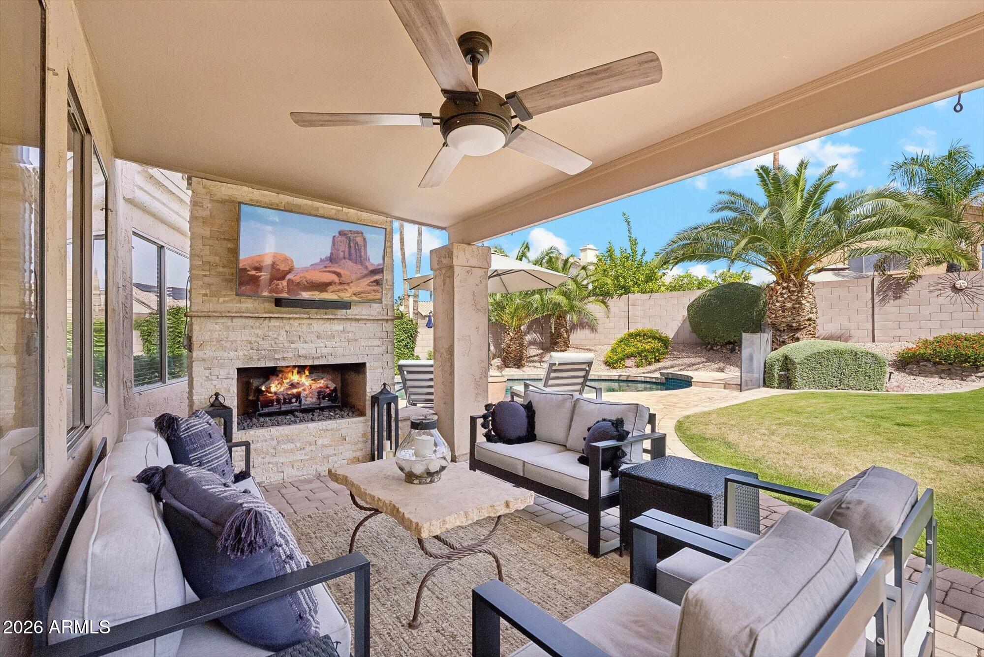 9752 E SHEENA Drive