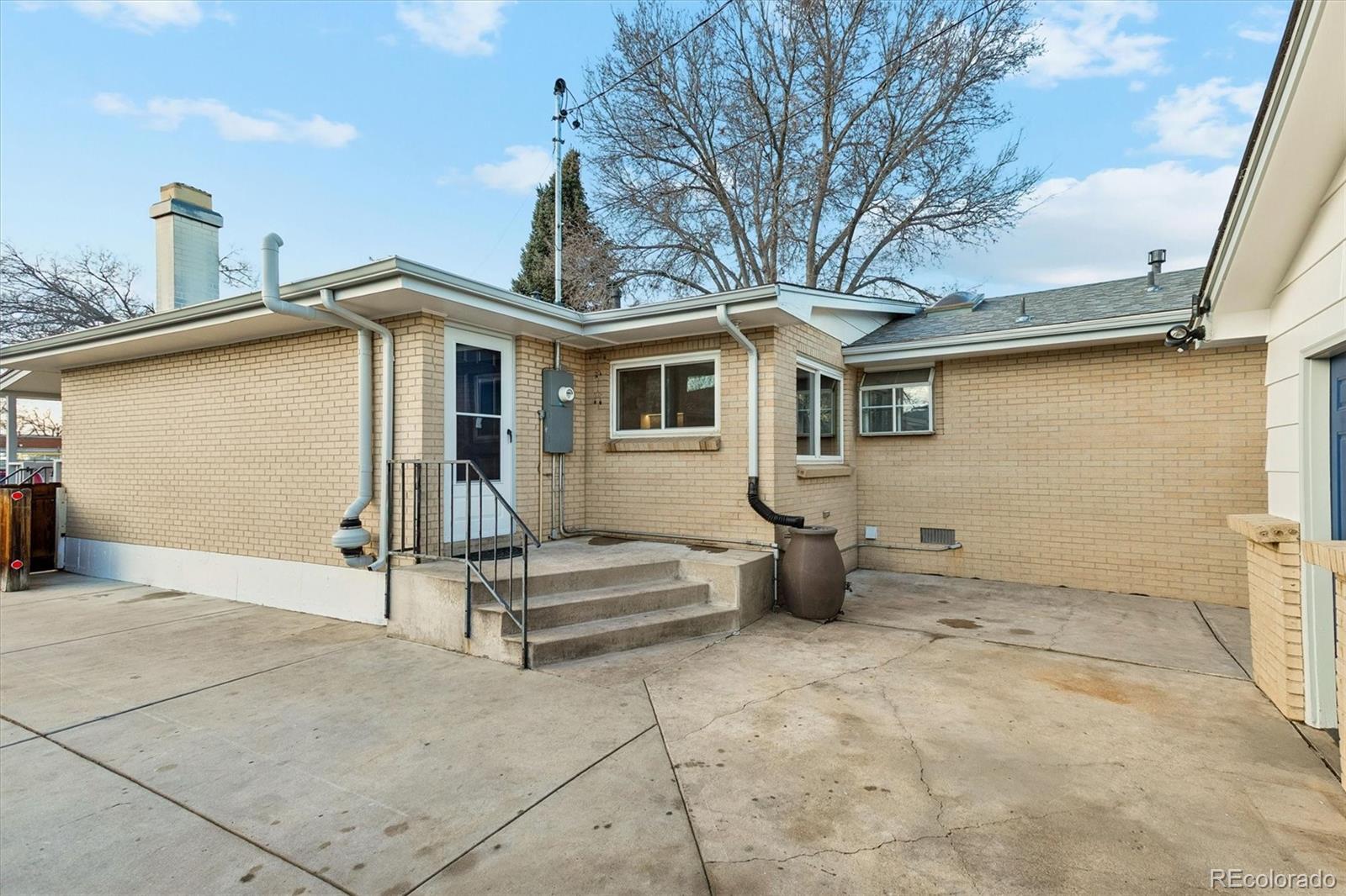 1850 S Hooker Street