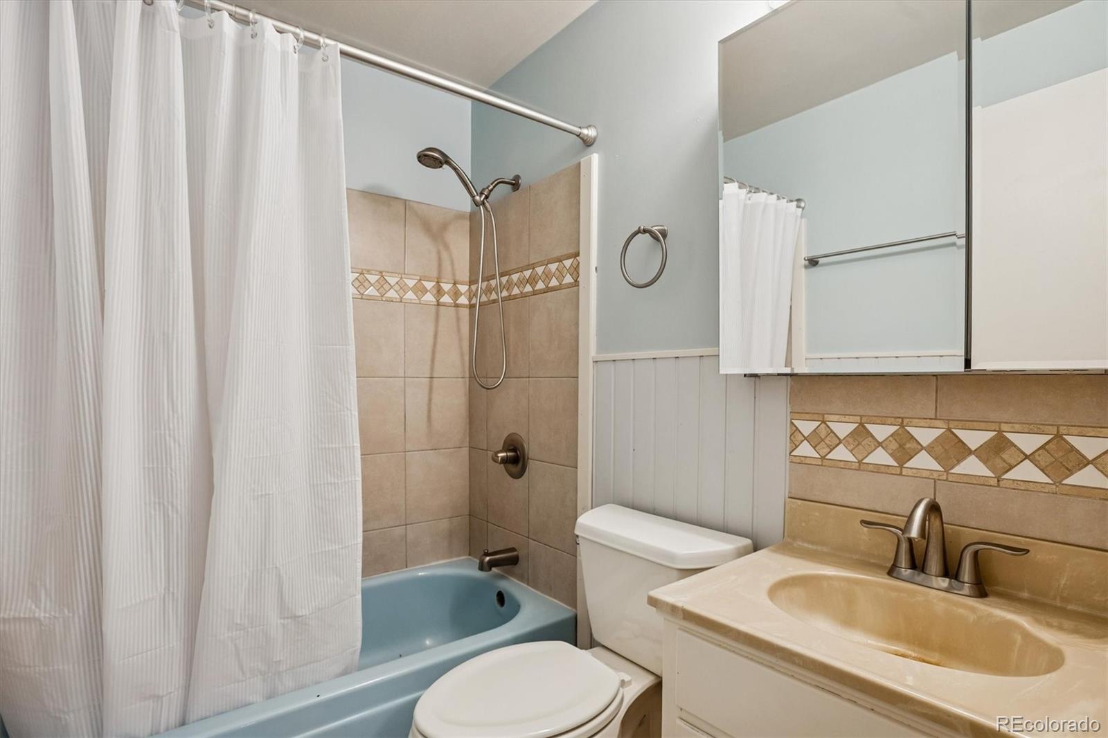 1850 S Hooker Street