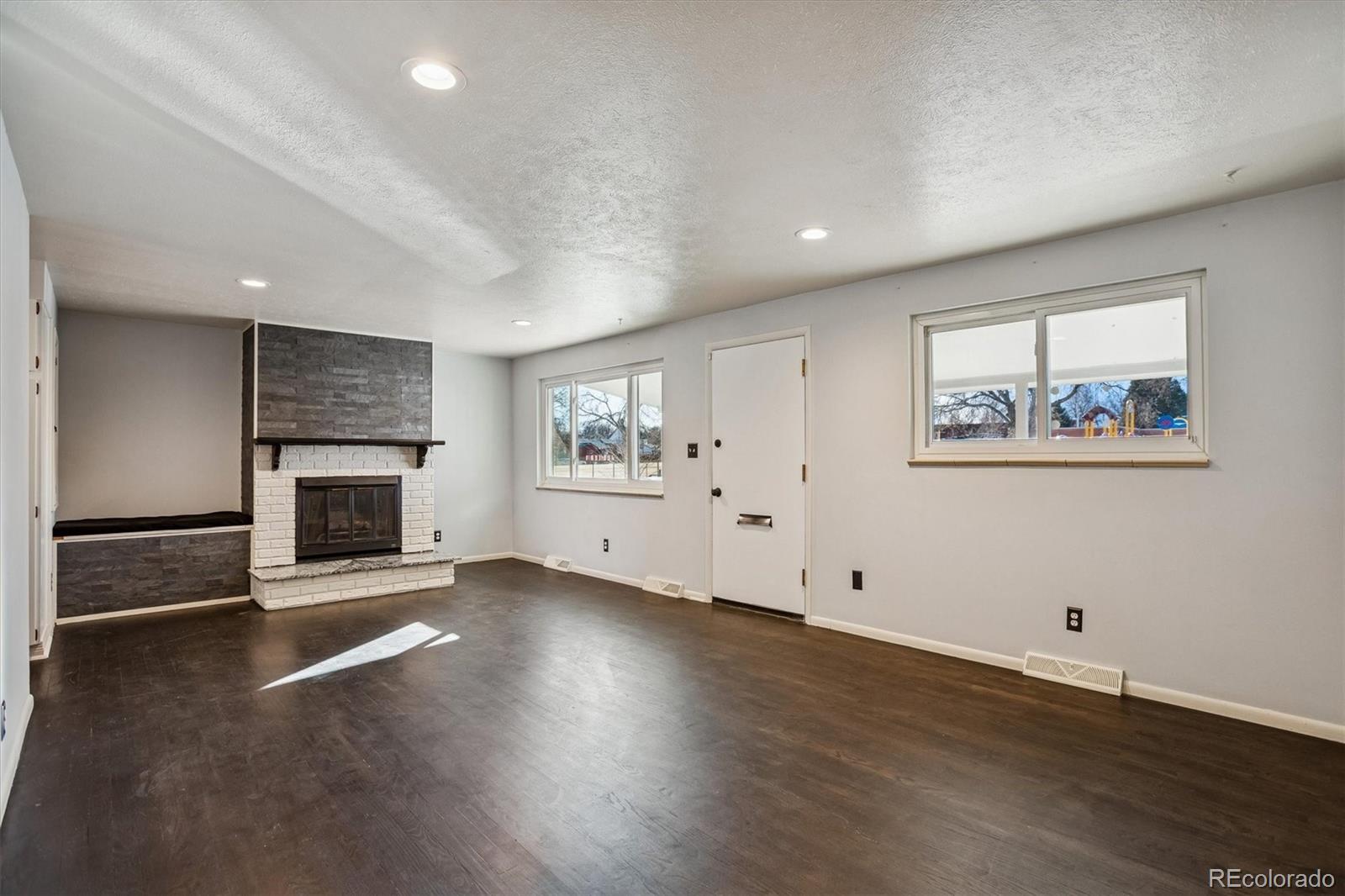 1850 S Hooker Street