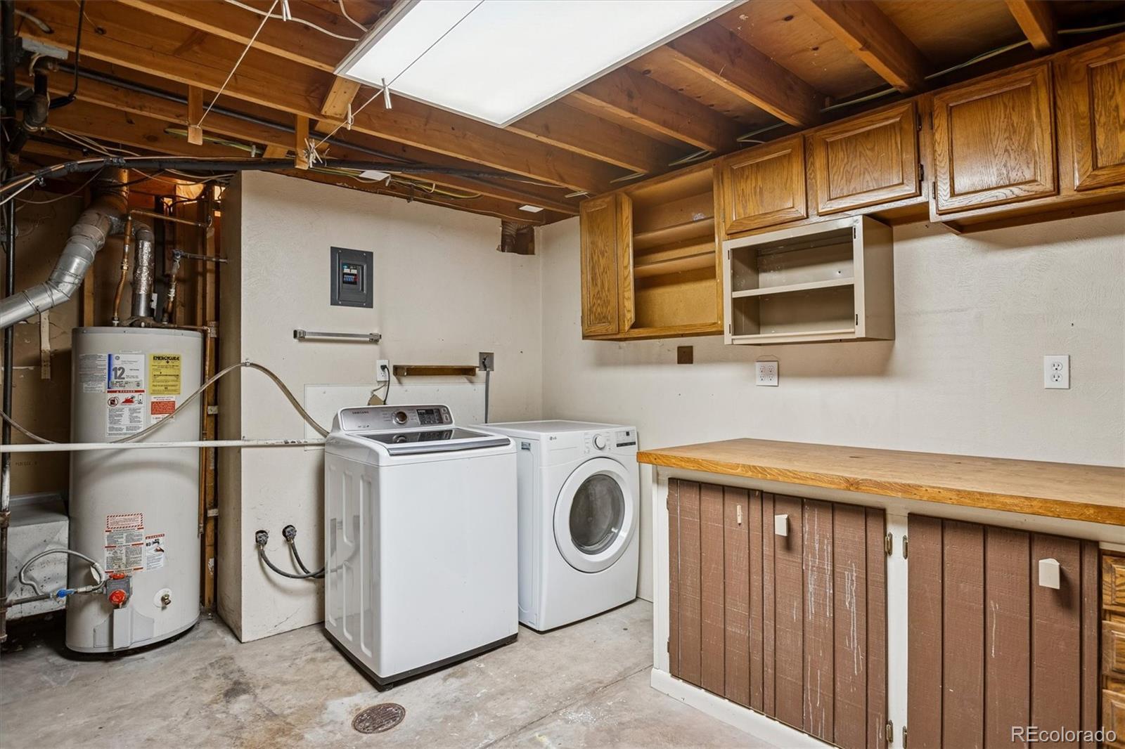 1850 S Hooker Street