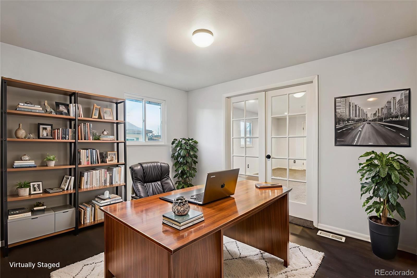 1850 S Hooker Street