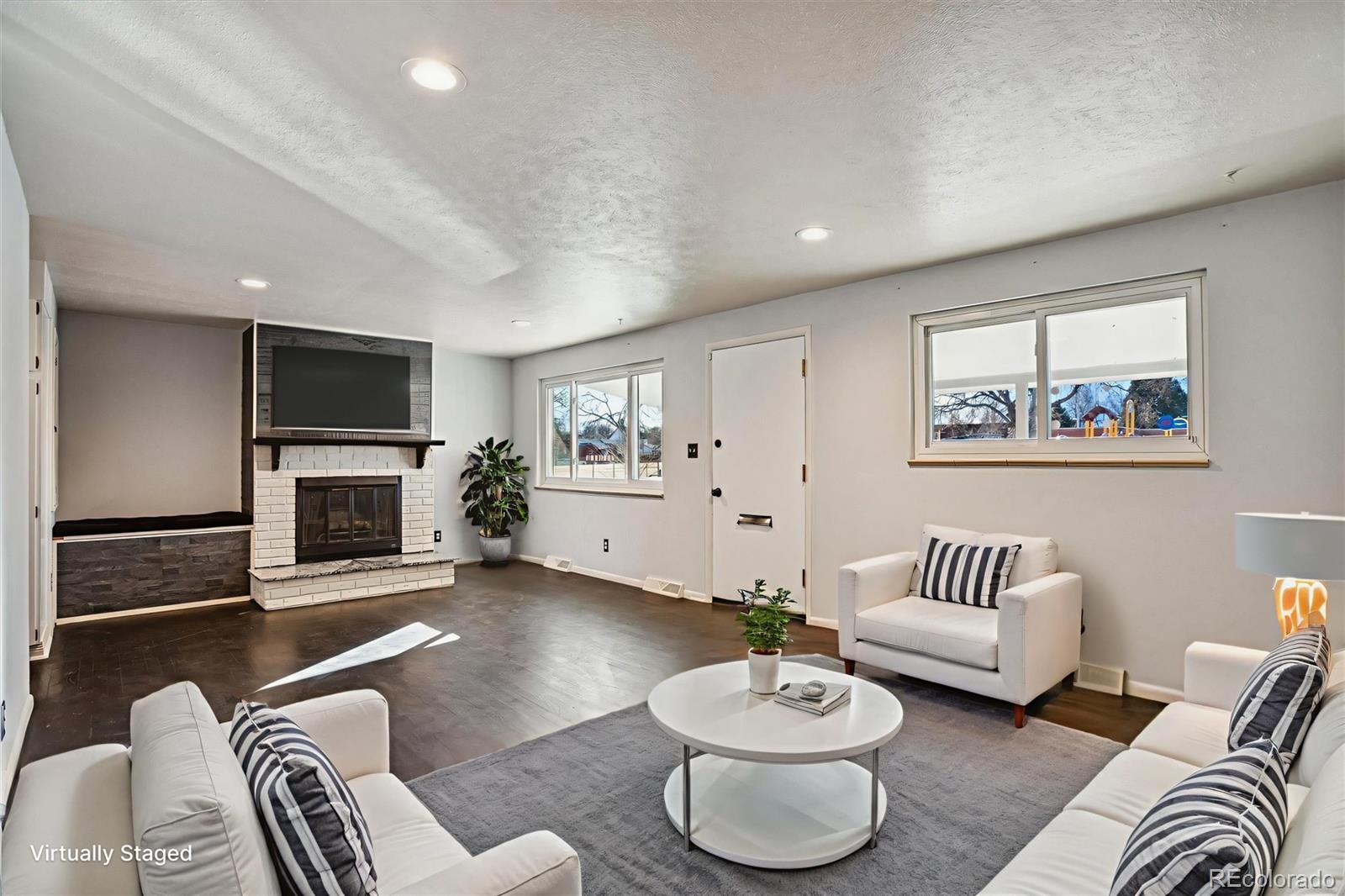 1850 S Hooker Street