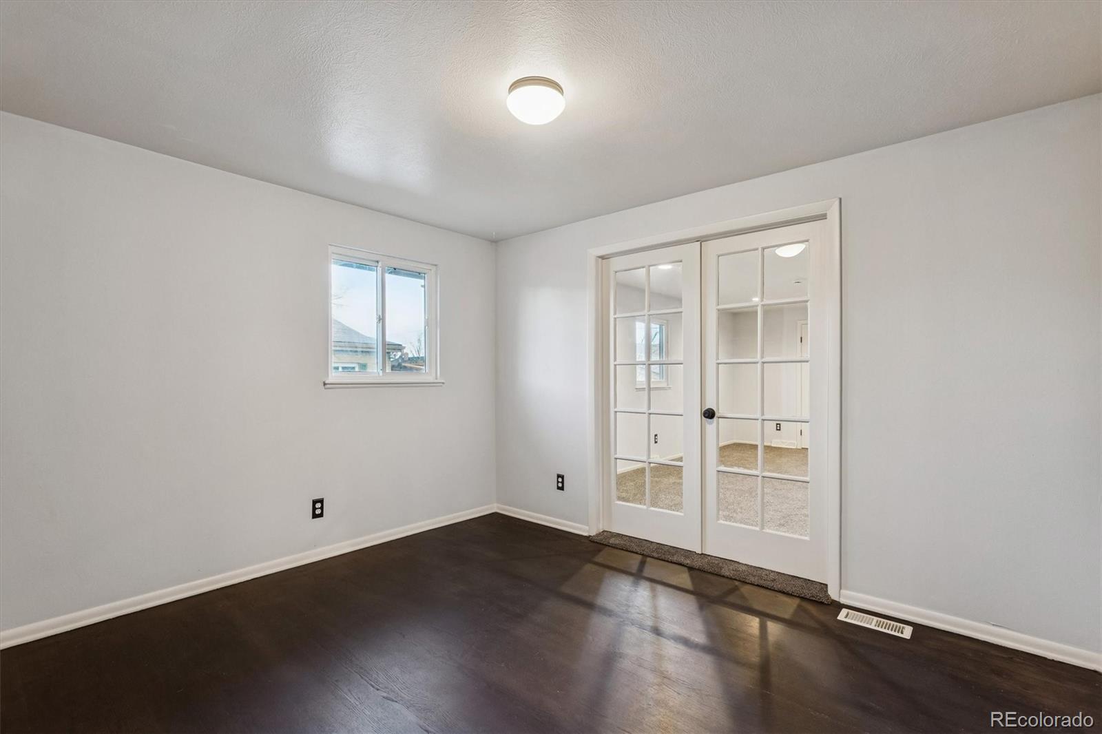 1850 S Hooker Street