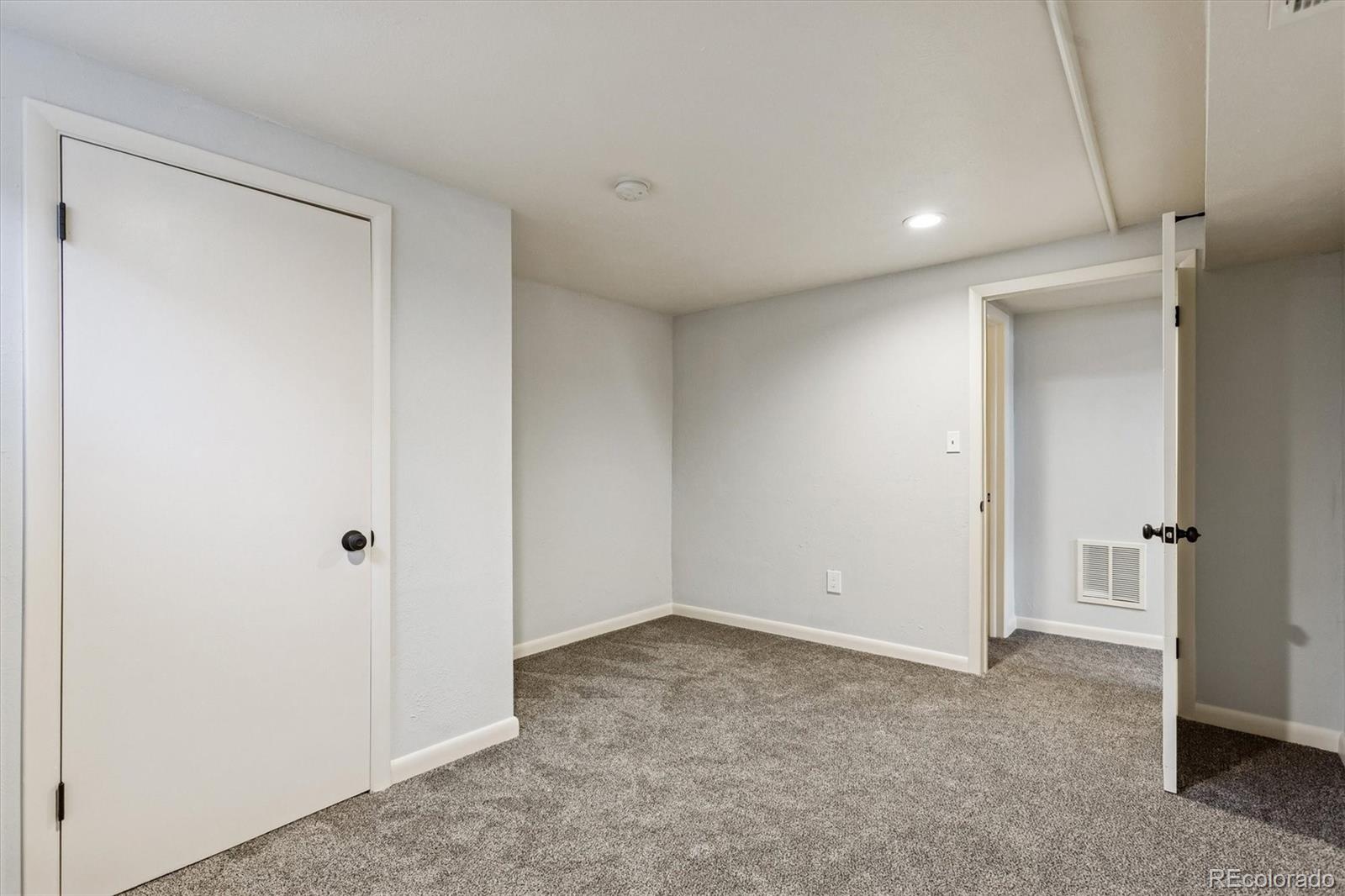 1850 S Hooker Street