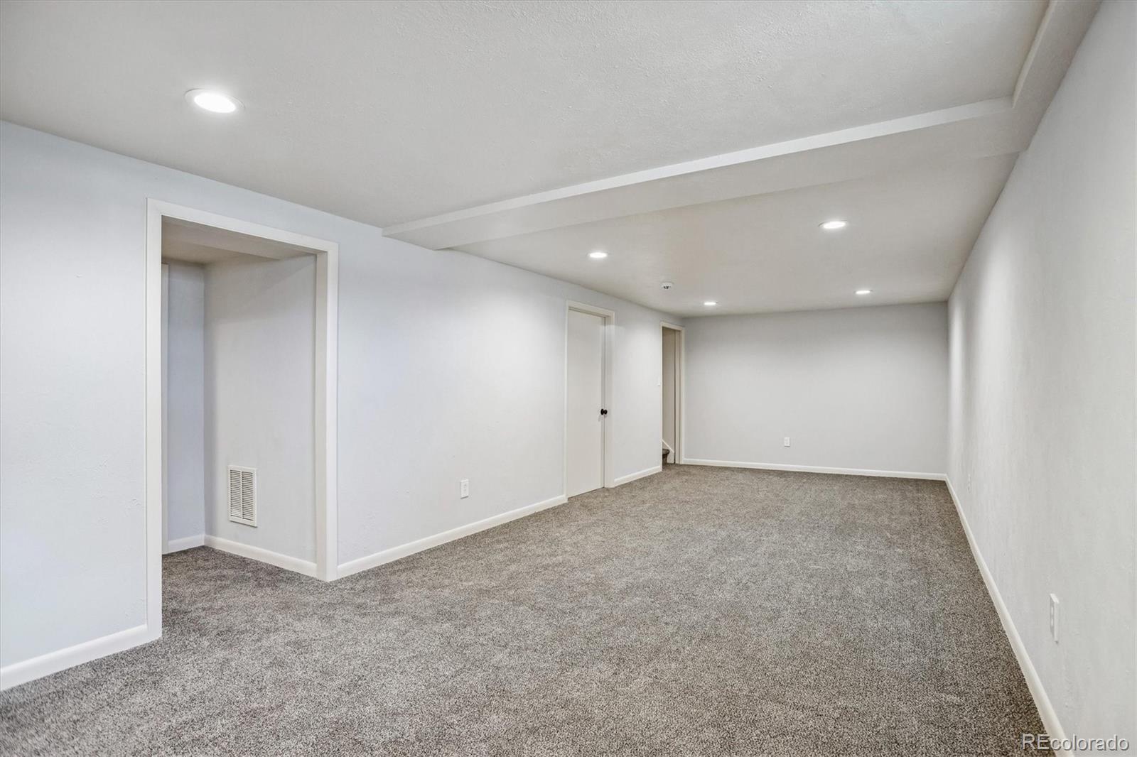 1850 S Hooker Street