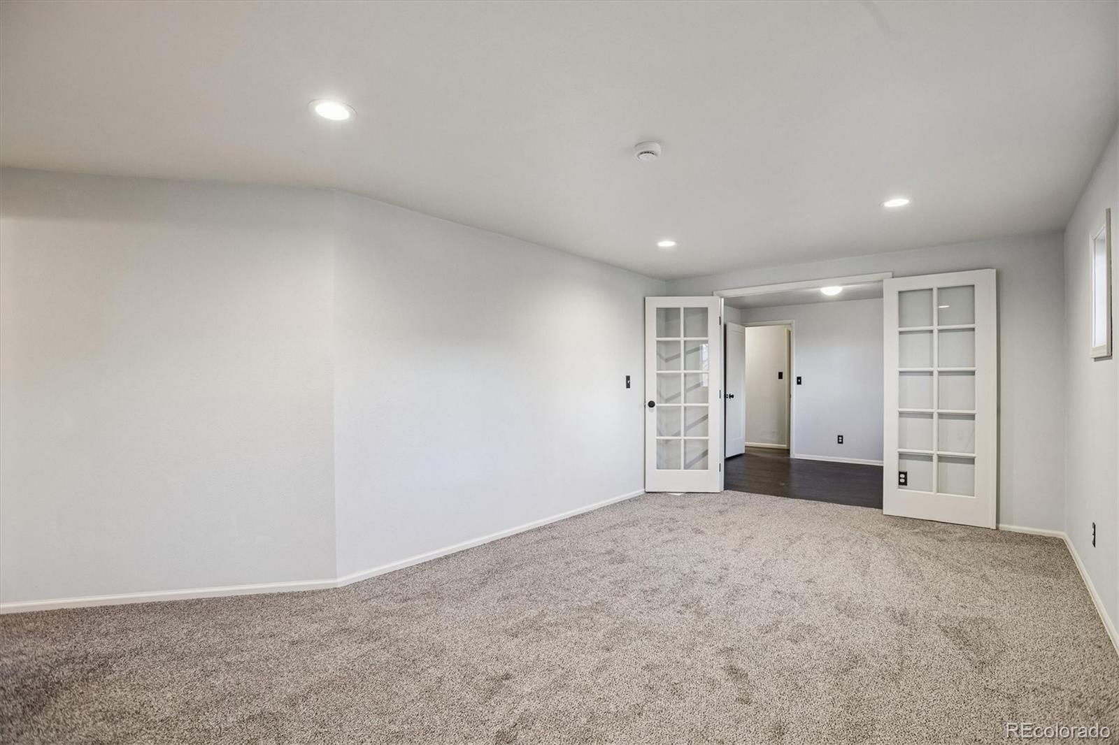 1850 S Hooker Street