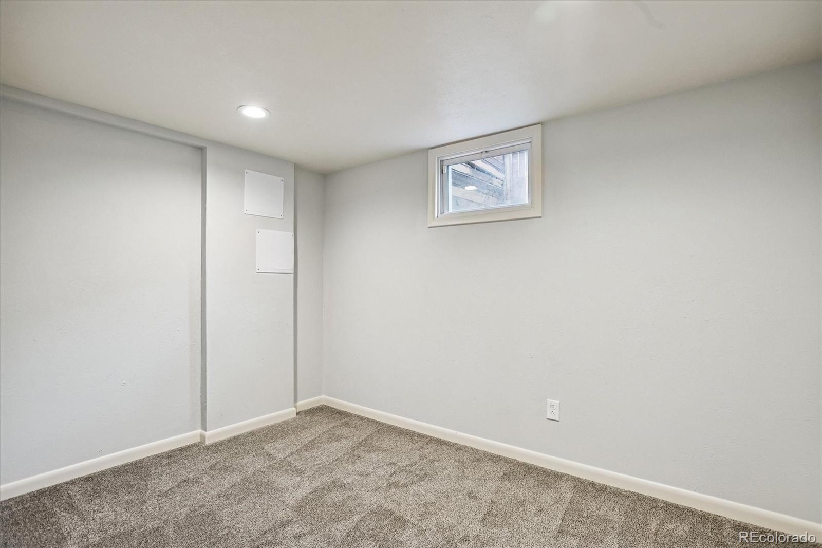 1850 S Hooker Street