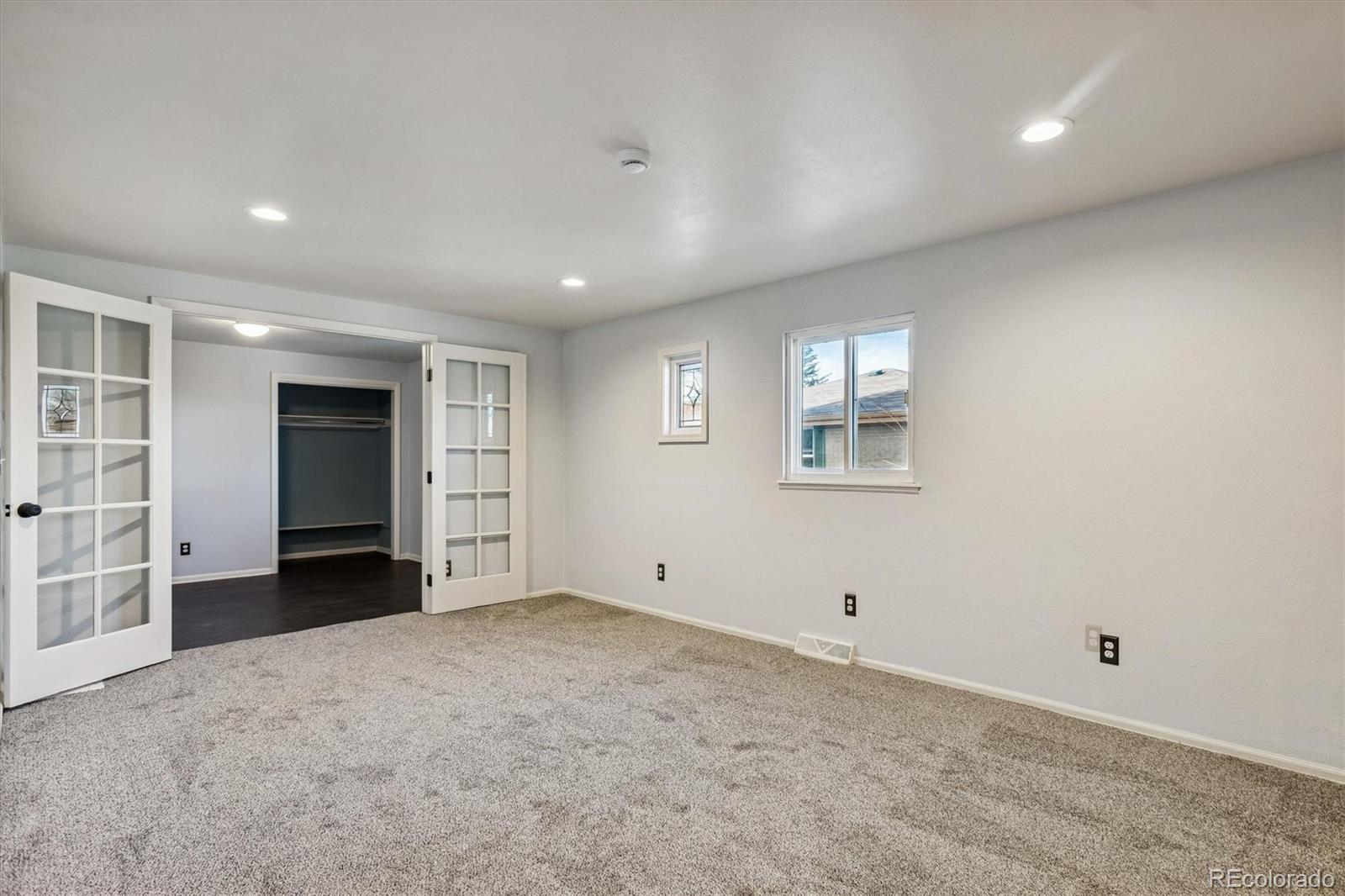 1850 S Hooker Street